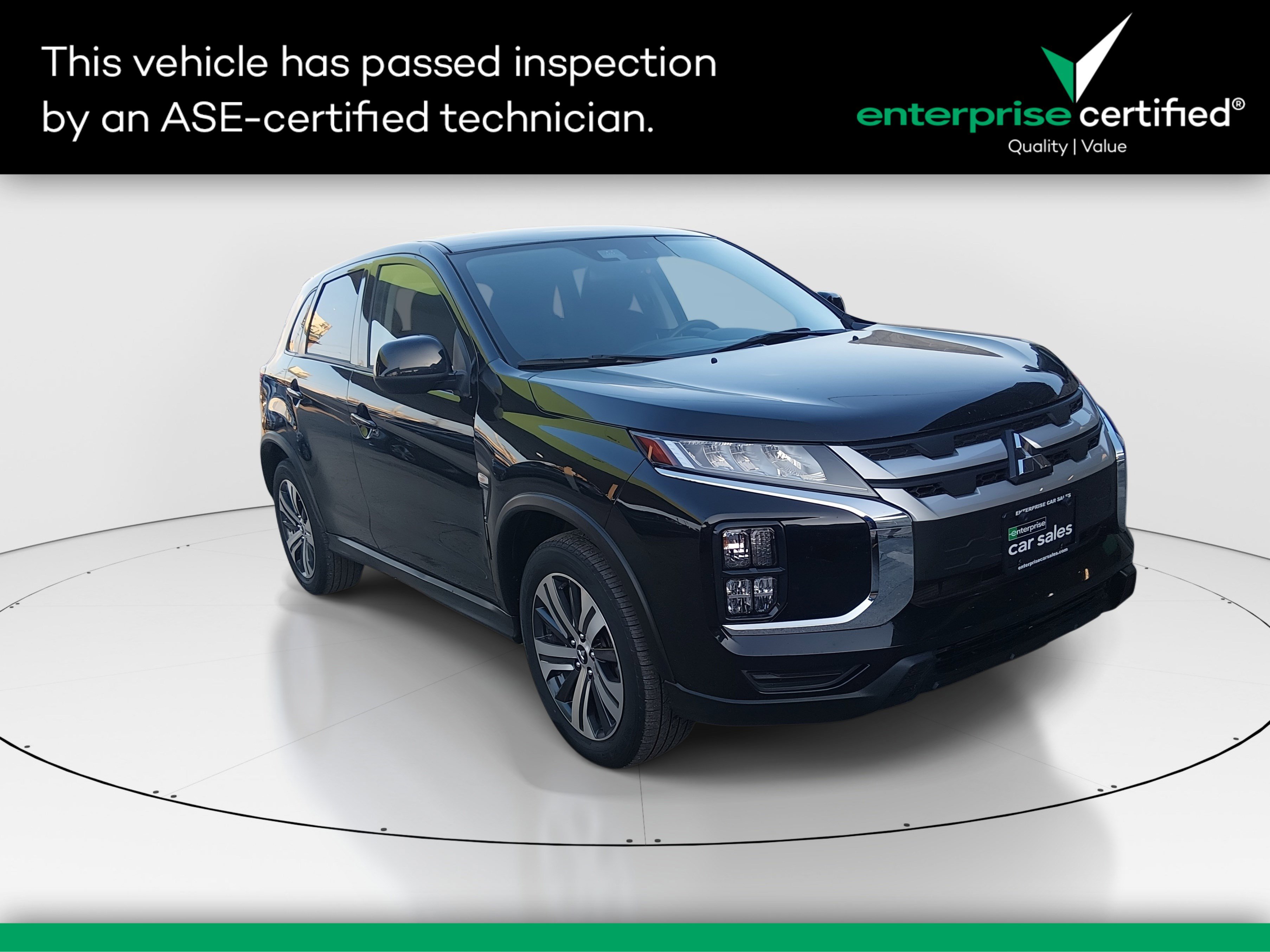 2024 Mitsubishi Outlander ES's photo