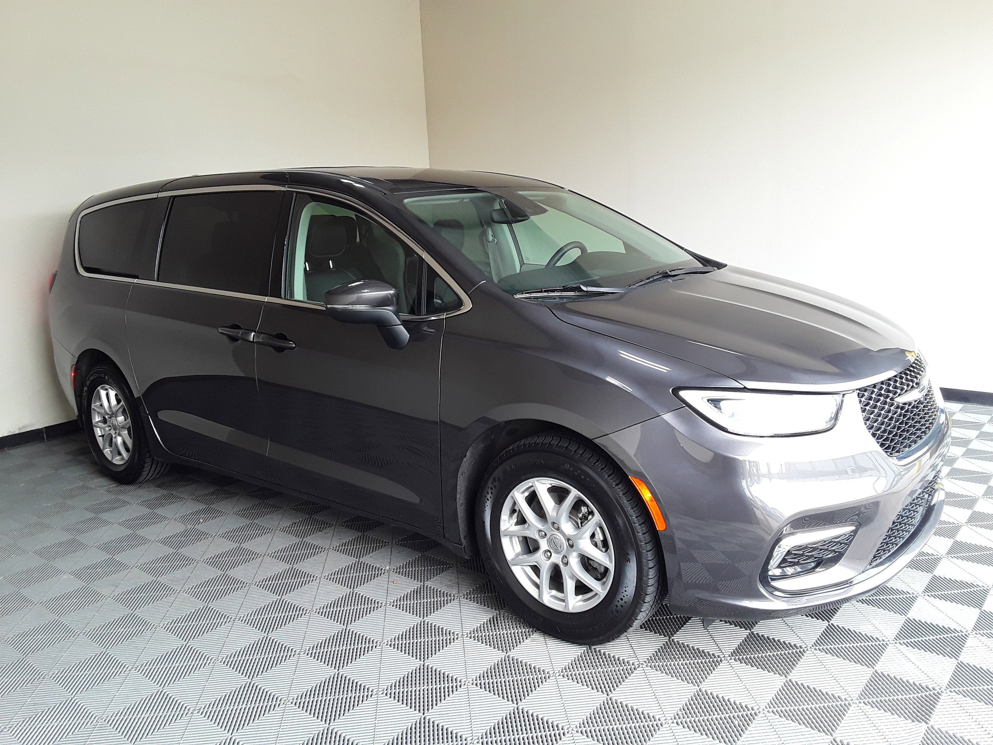 2023 Chrysler Pacifica Touring L FWD