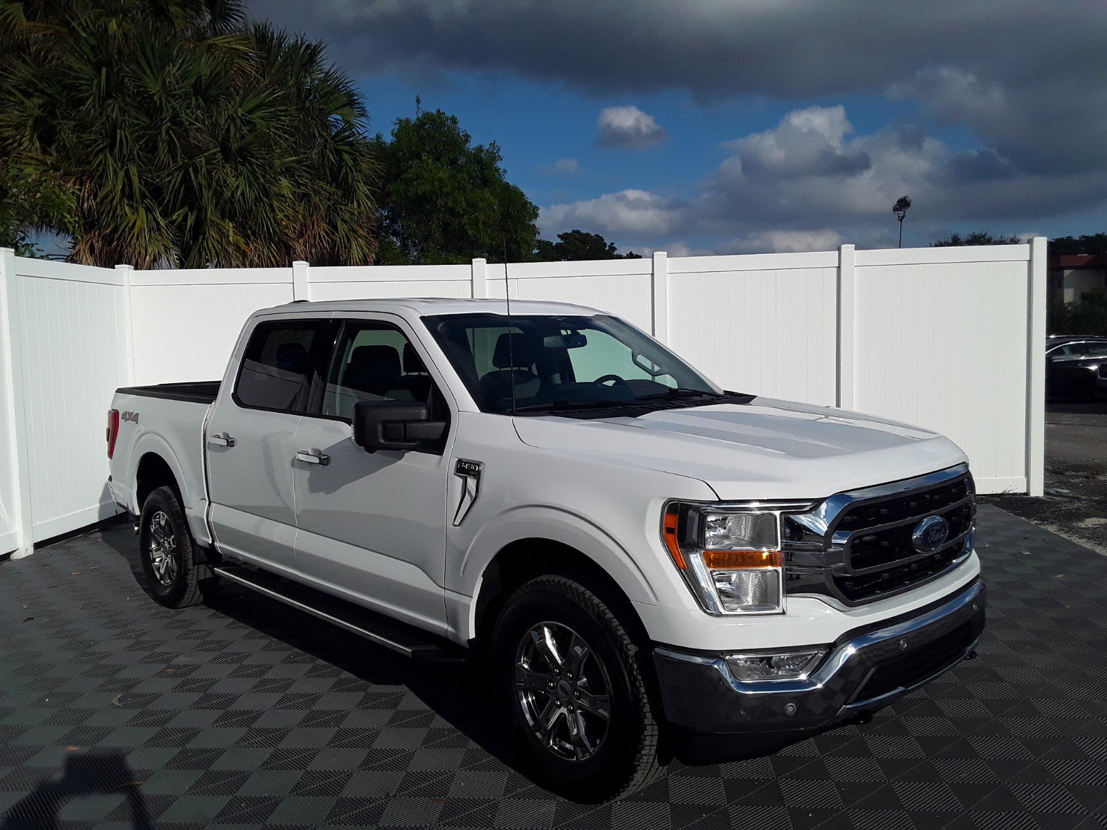 2023 Ford F-150 XLT 4WD SuperCrew 5.5' Box