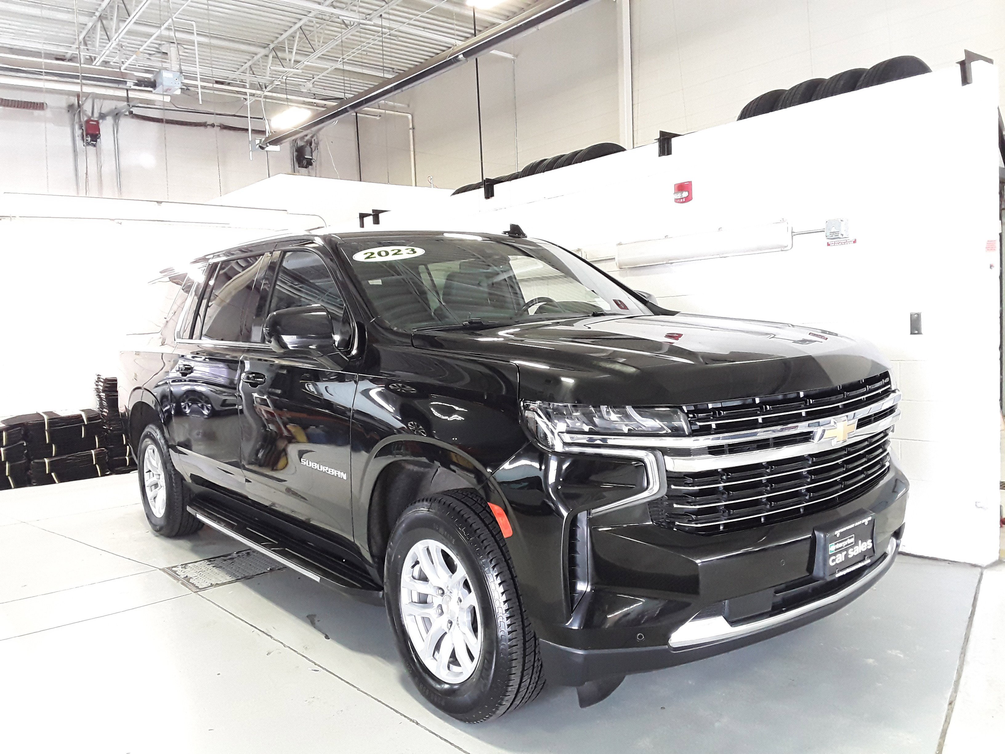 2023 Chevrolet Suburban 4WD 4dr LT