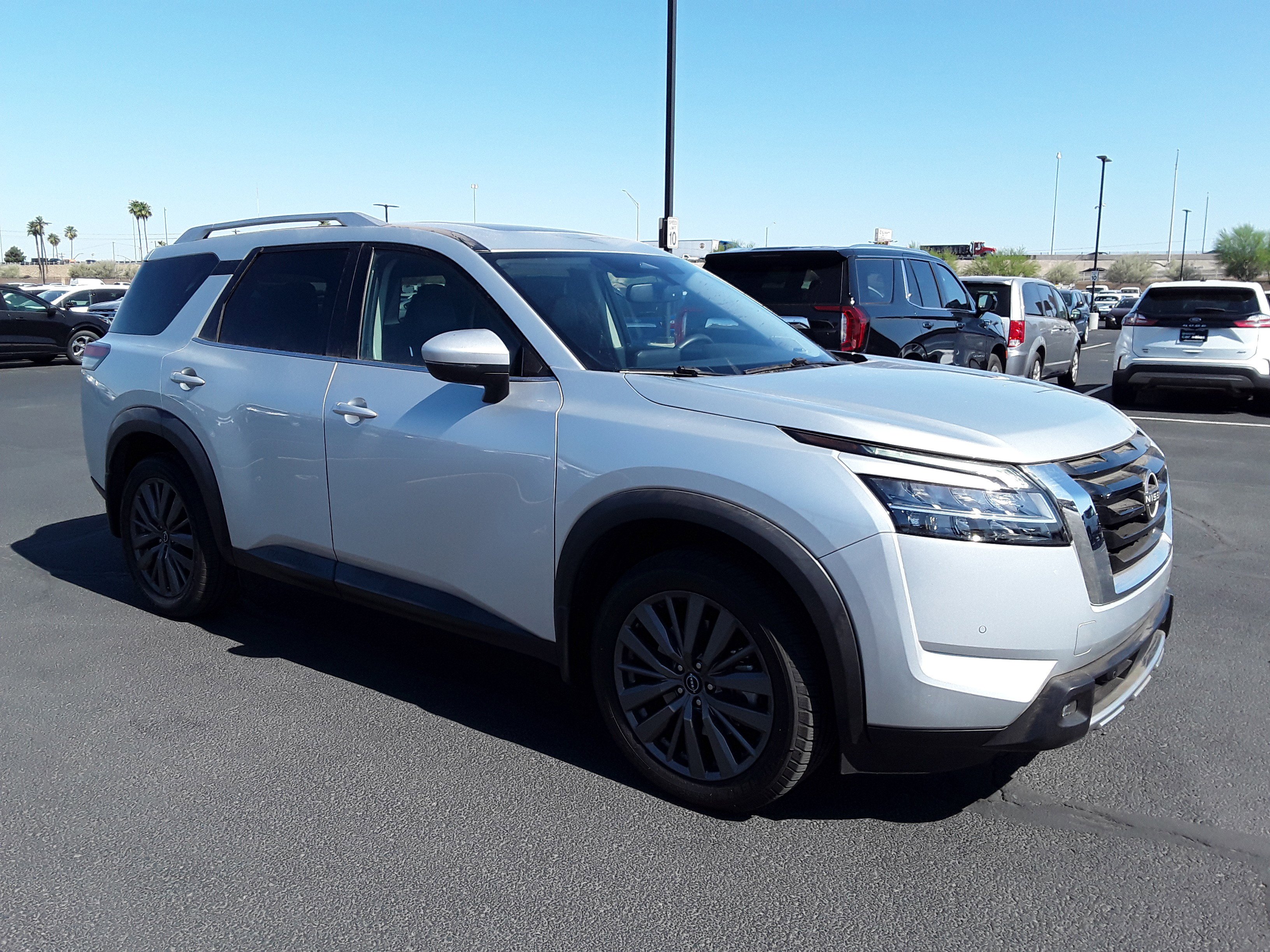 2022 Nissan Pathfinder SL 2WD