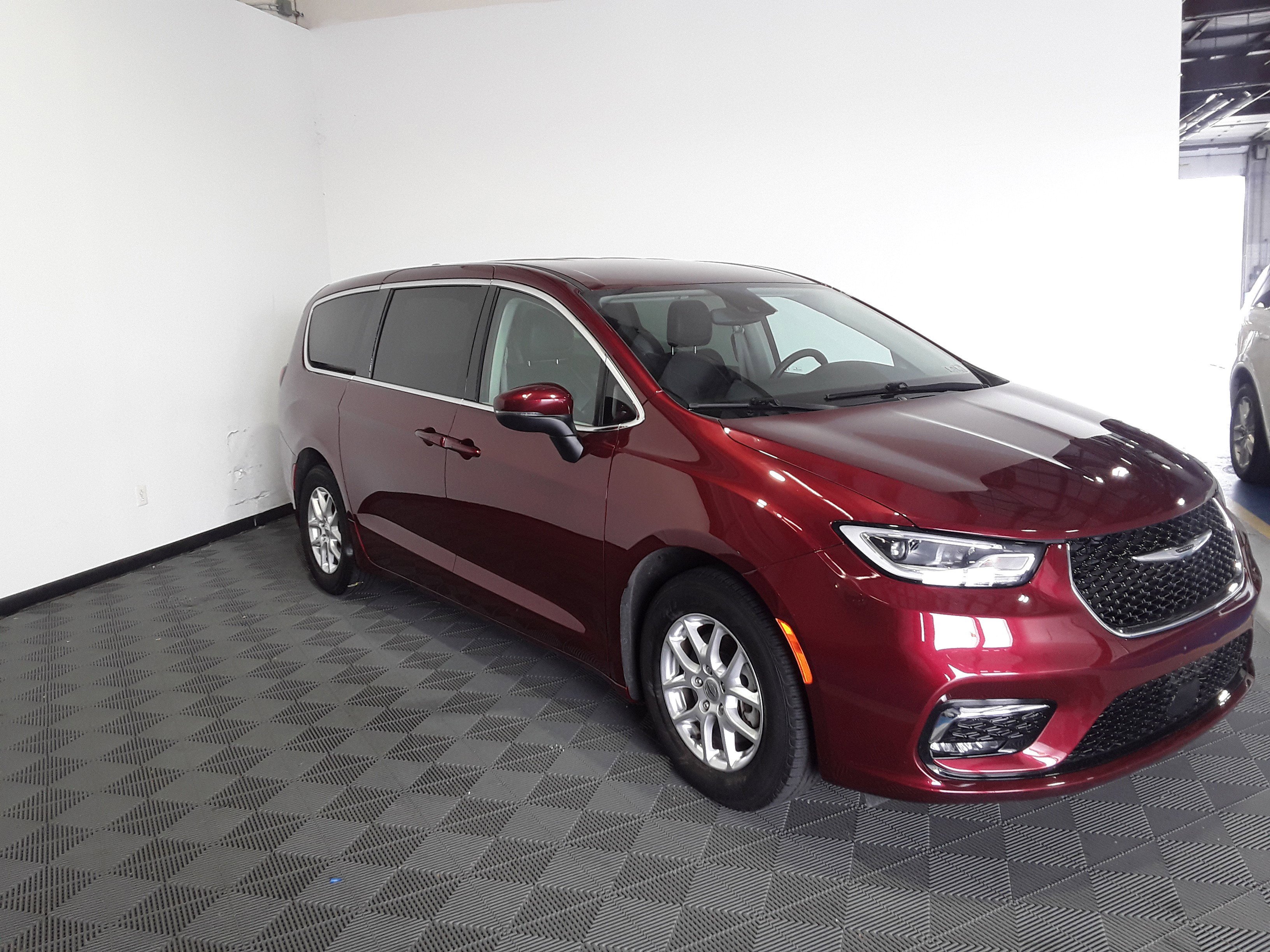 2023 Chrysler Pacifica Touring L FWD
