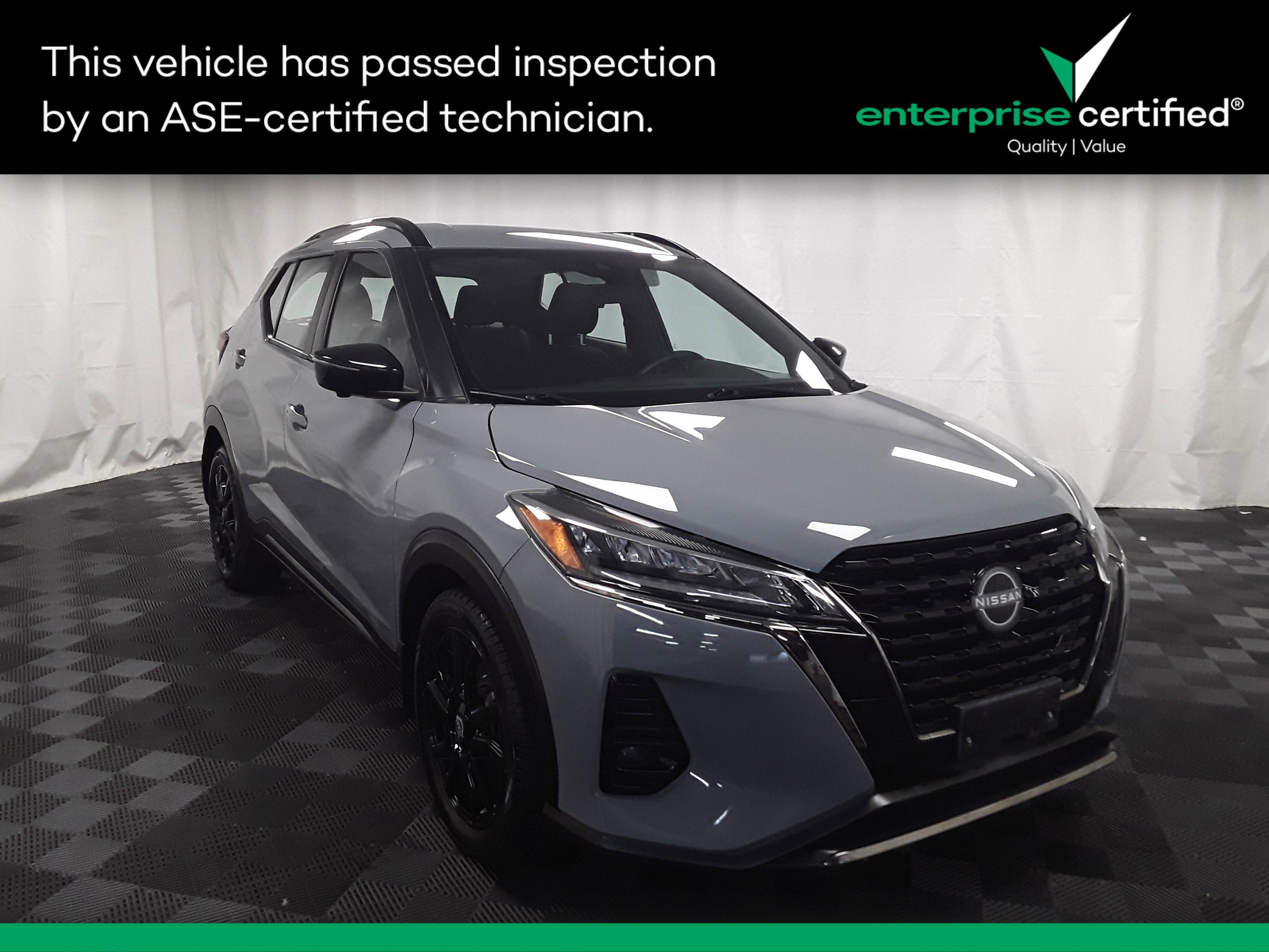 2023 Nissan Kicks SR's photo