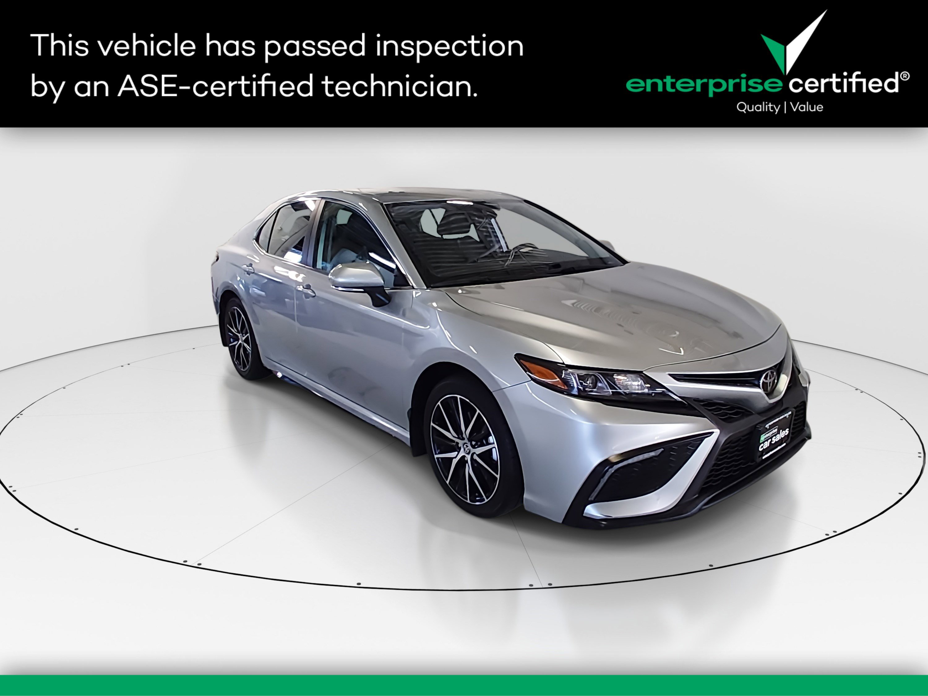 2024 Toyota Camry SE's photo