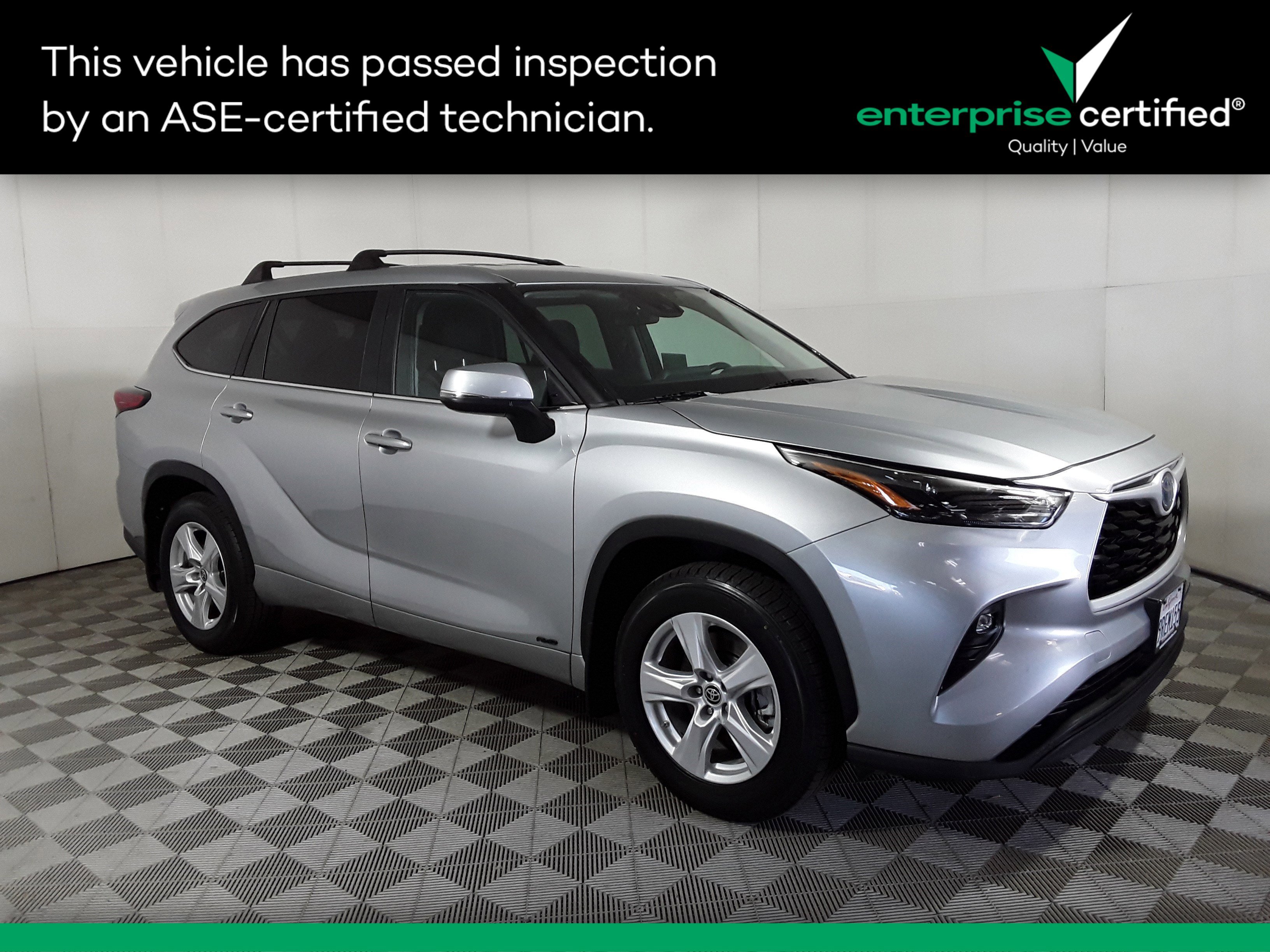 Used 2023 Toyota Highlander Hybrid LE AWD