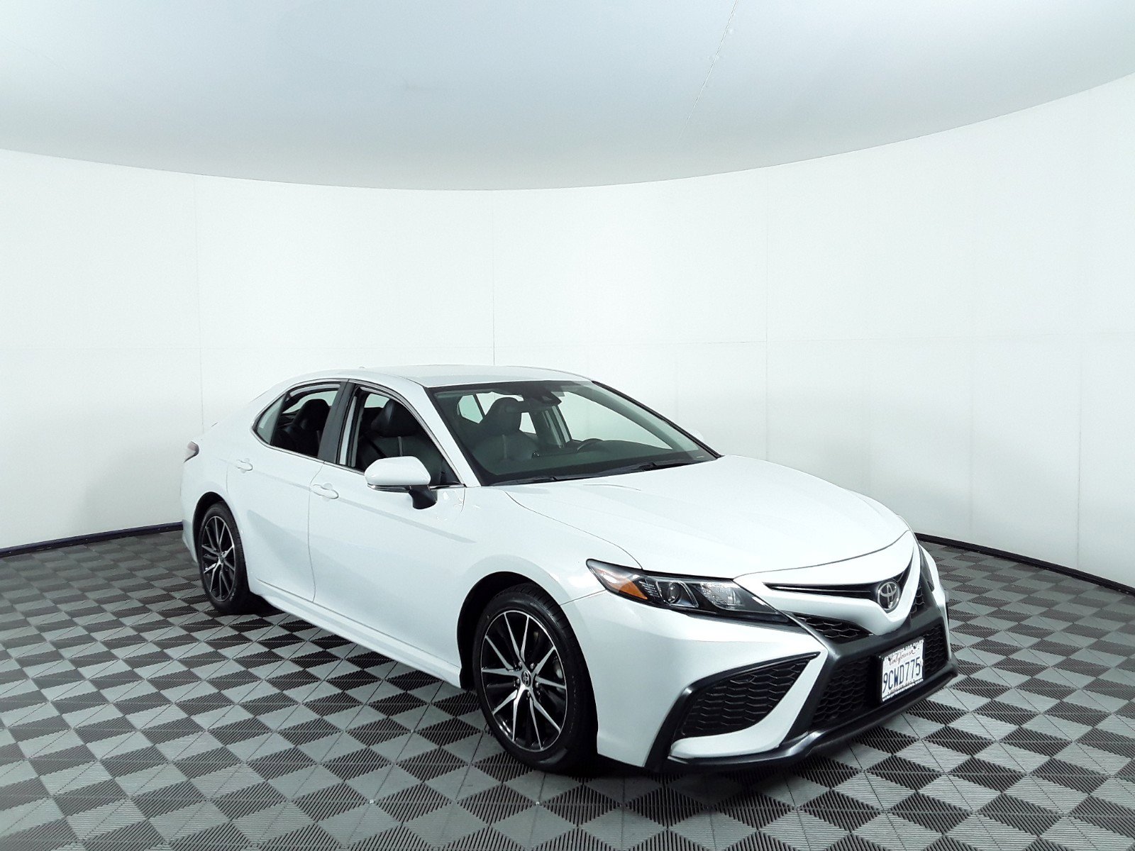 2023 Toyota Camry SE Auto