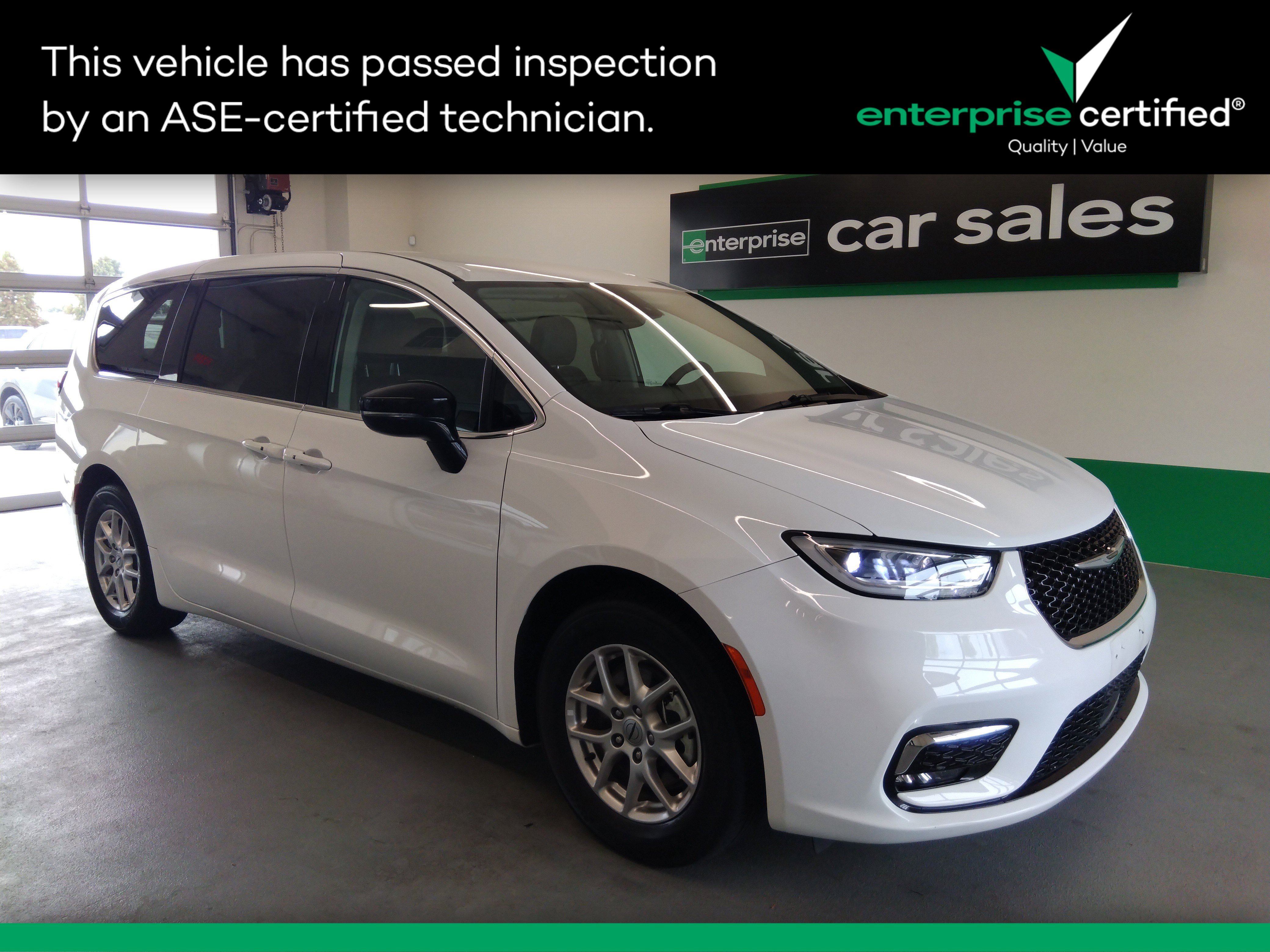 Used 2024 Chrysler Pacifica Touring L FWD