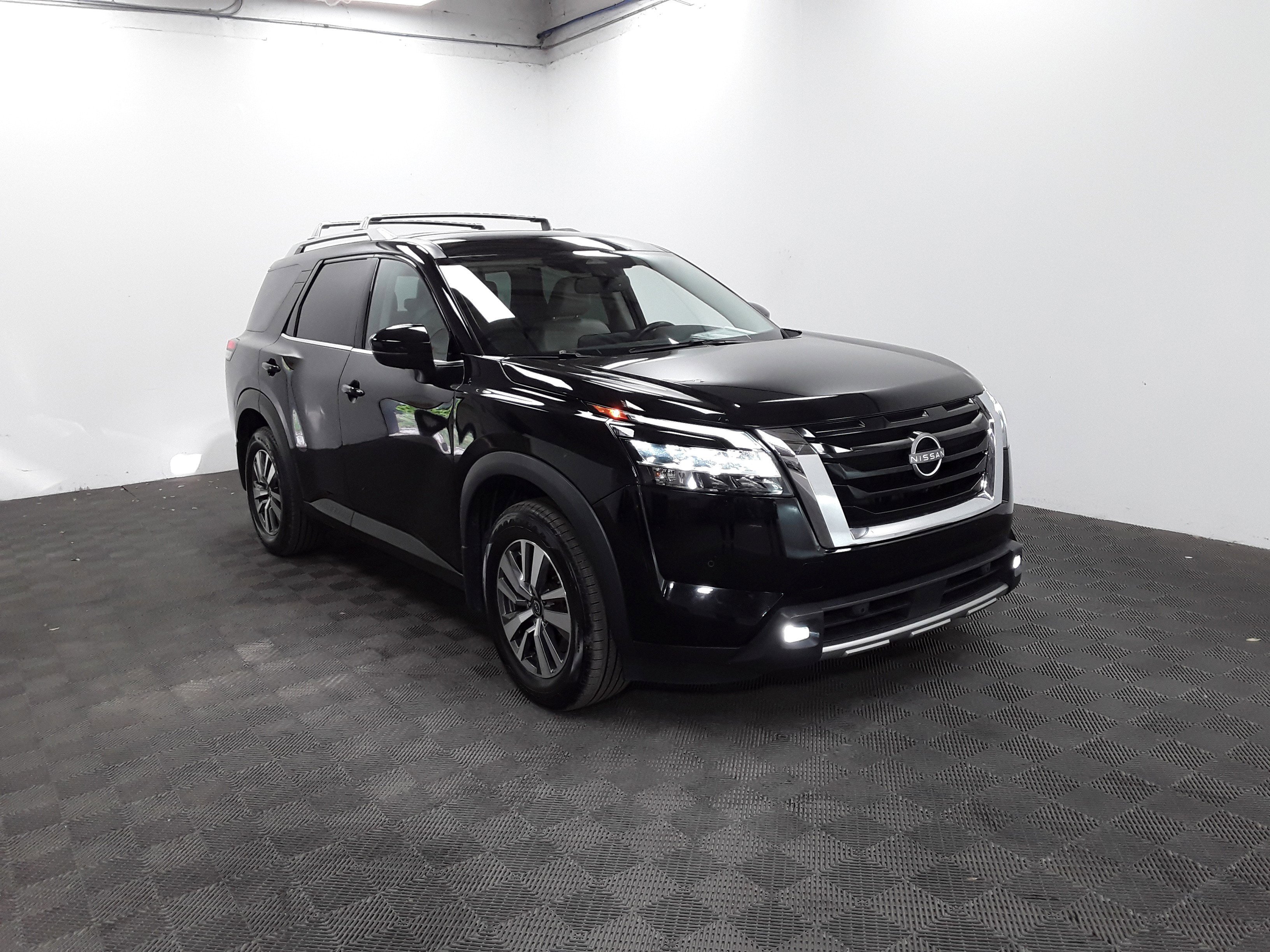 2022 Nissan Pathfinder SL 2WD