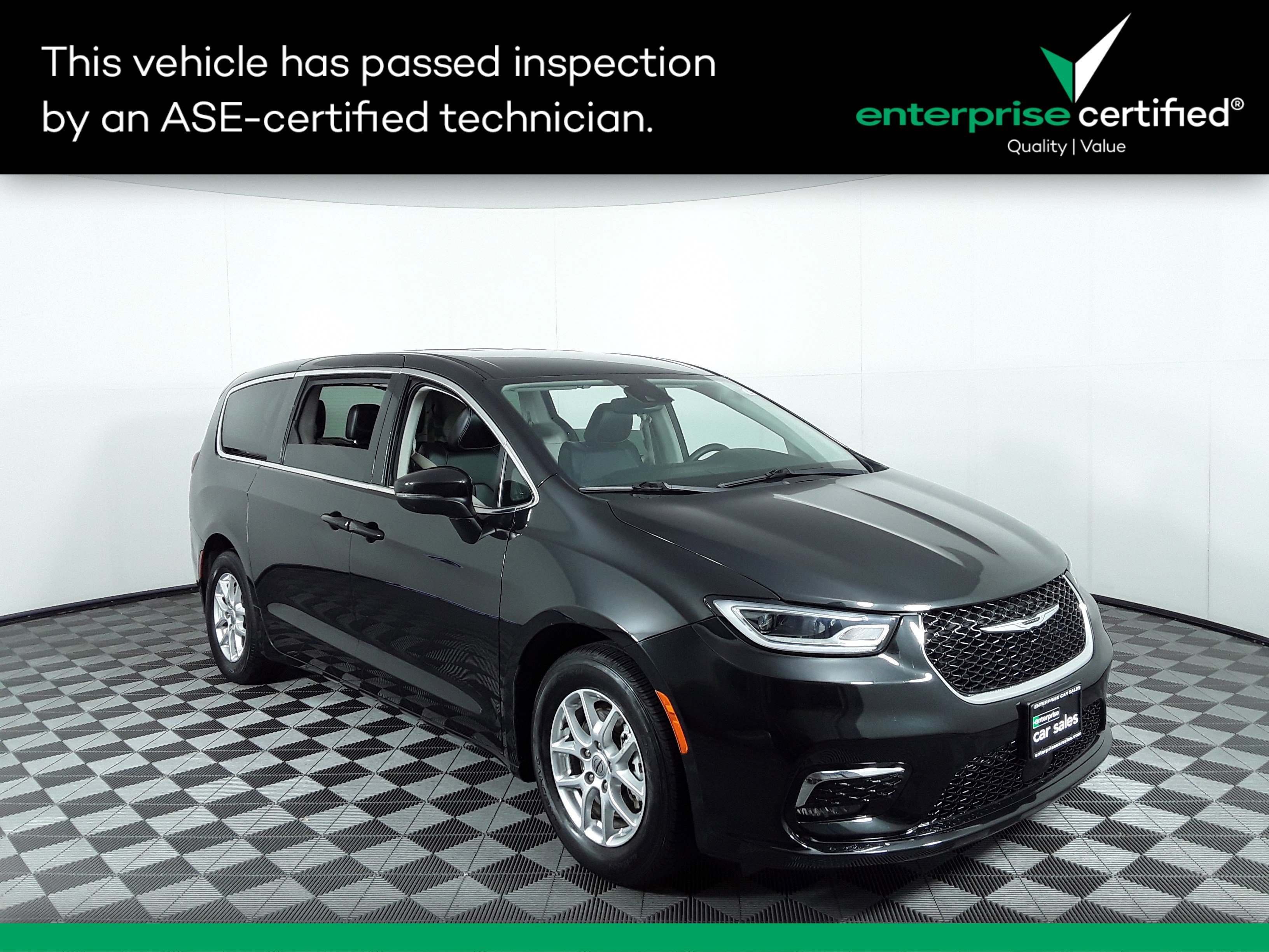 Used 2023 Chrysler Pacifica Touring L FWD