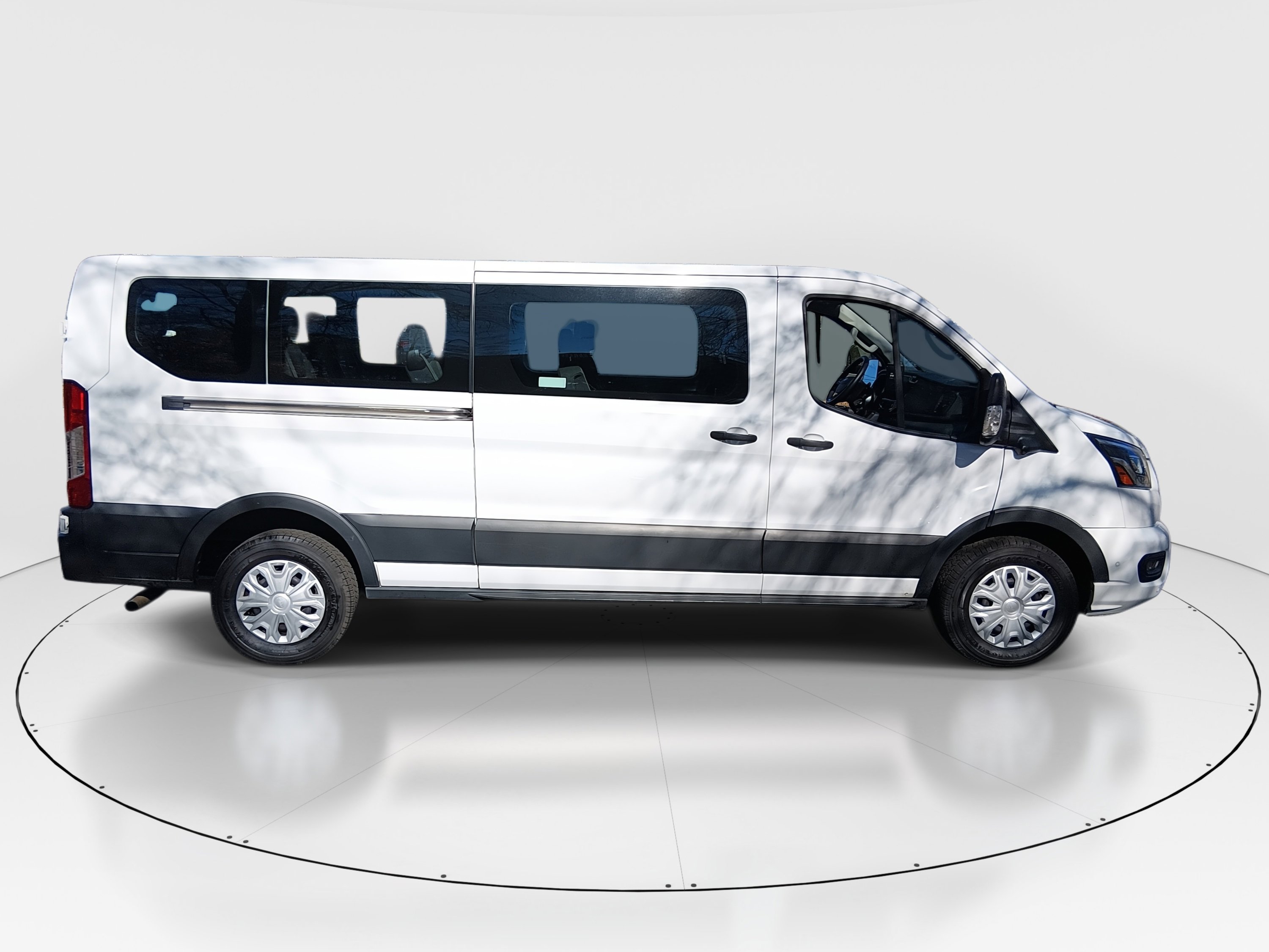 Image of Used 2023 Ford Transit Passenger Wagon T-350 148" Low Roof XLT RWD