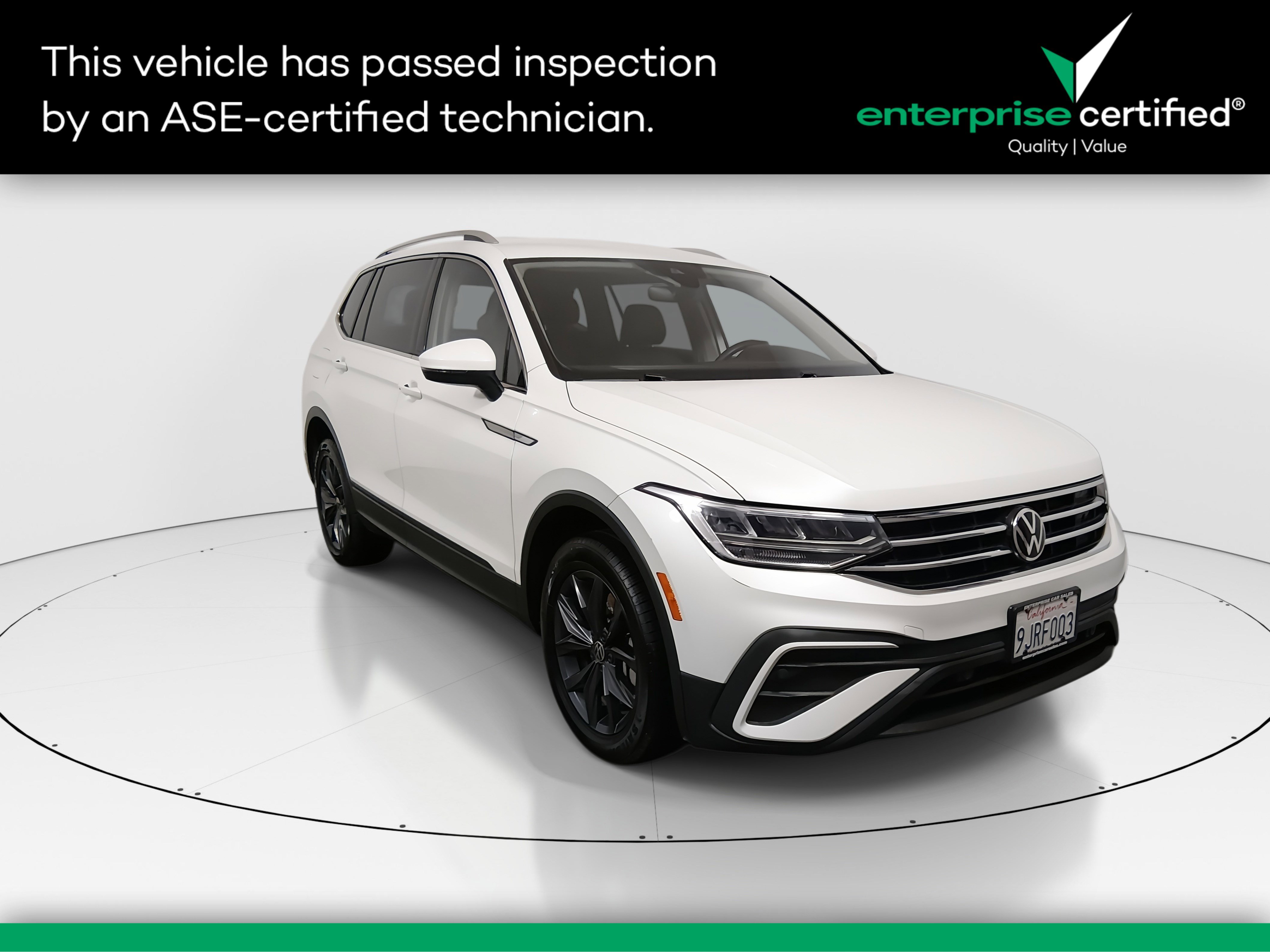 2023 Volkswagen Tiguan SE's photo