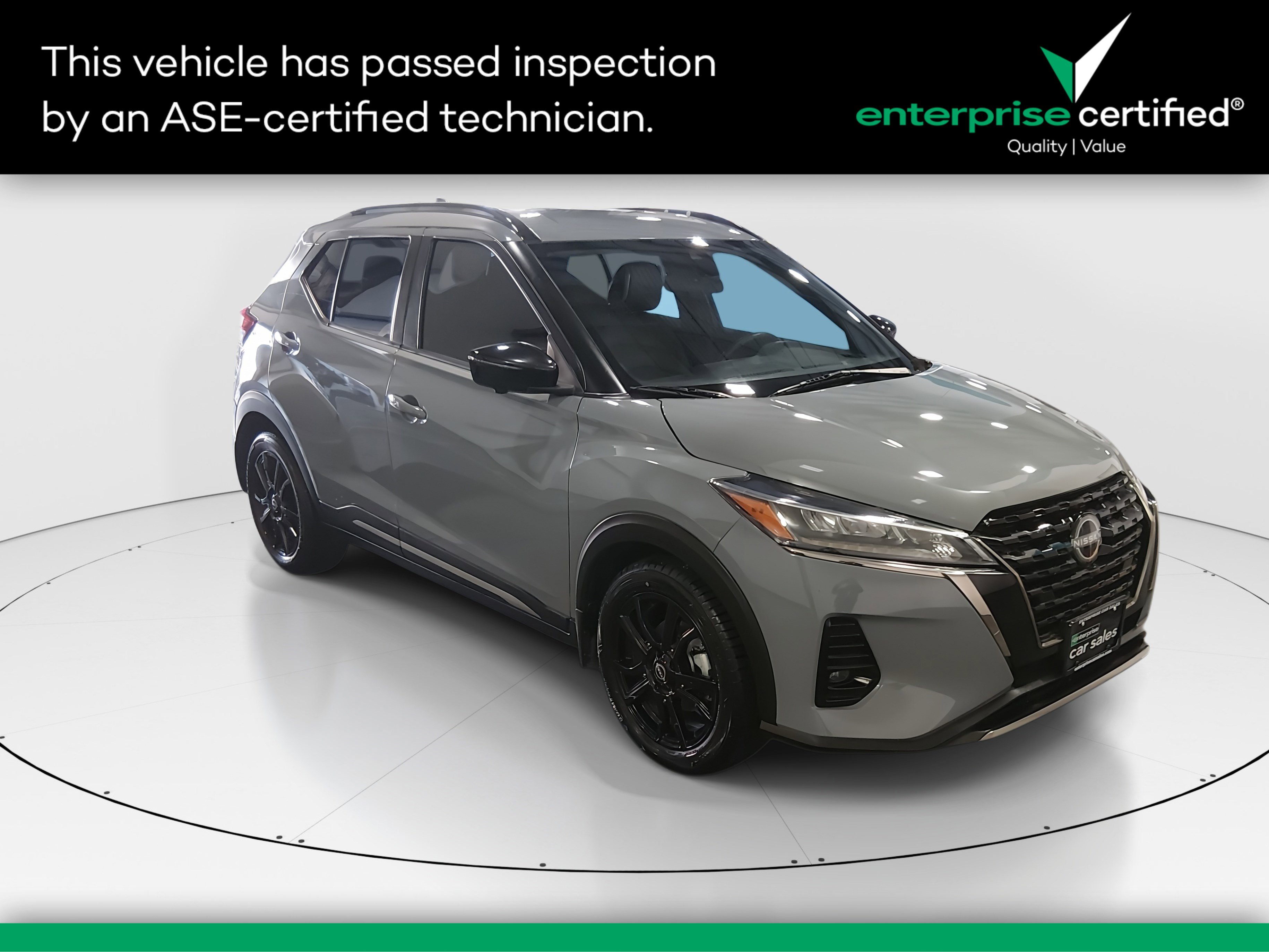 2023 Nissan Kicks SR's photo