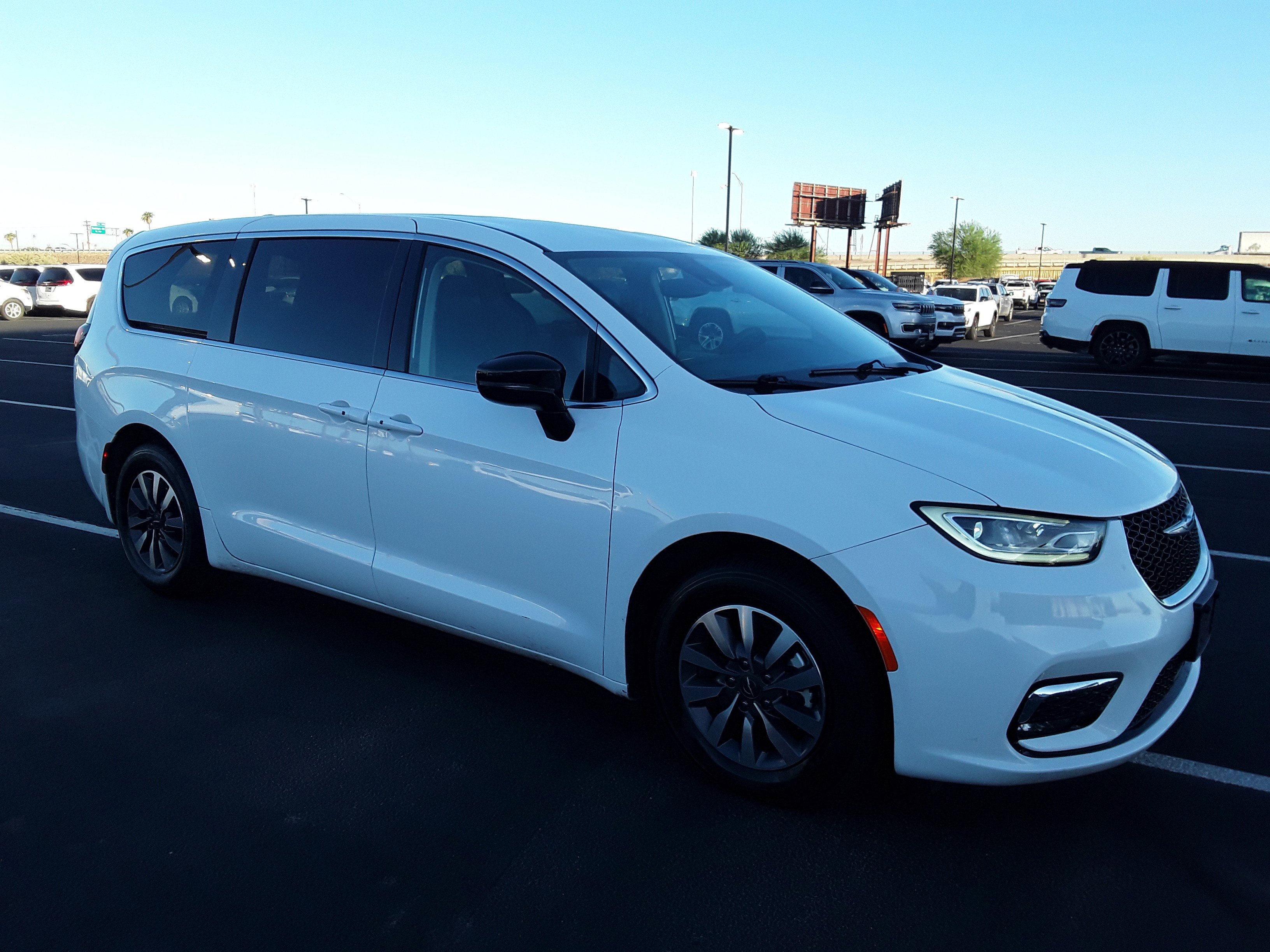 Used 2024 Chrysler Pacifica Hybrid Select FWD