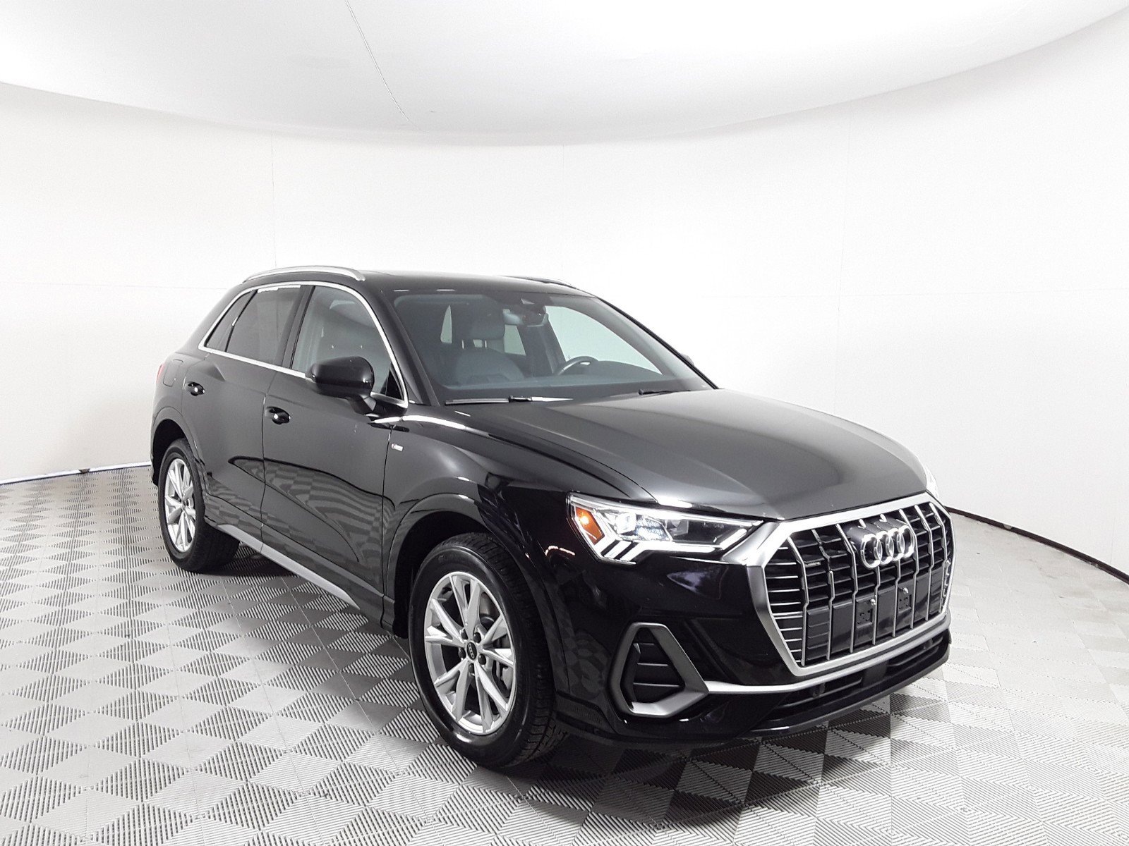 2023 Audi Q3 S line Premium 45 TFSI quattro