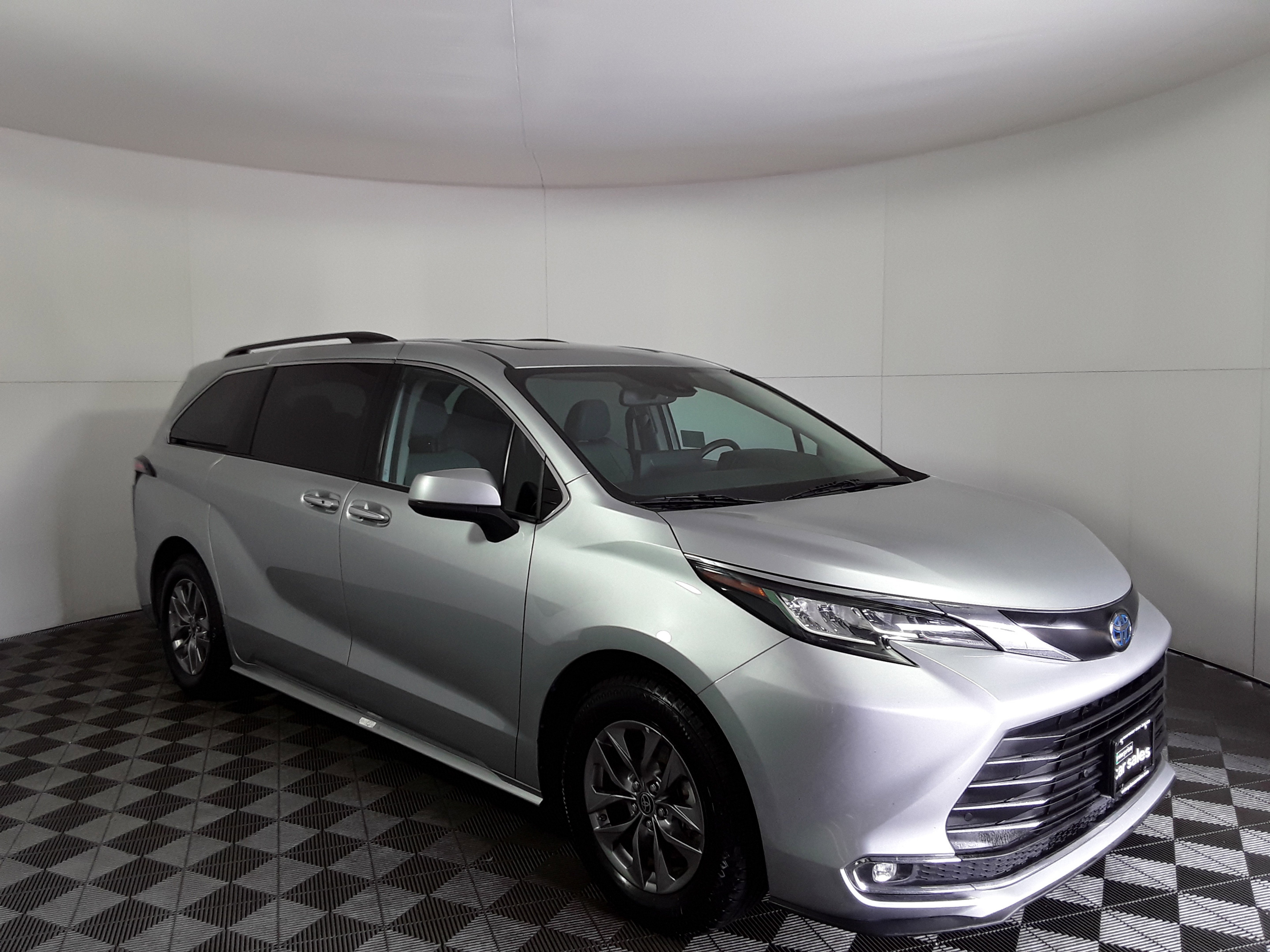 2023 Toyota Sienna XLE FWD 7-Passenger