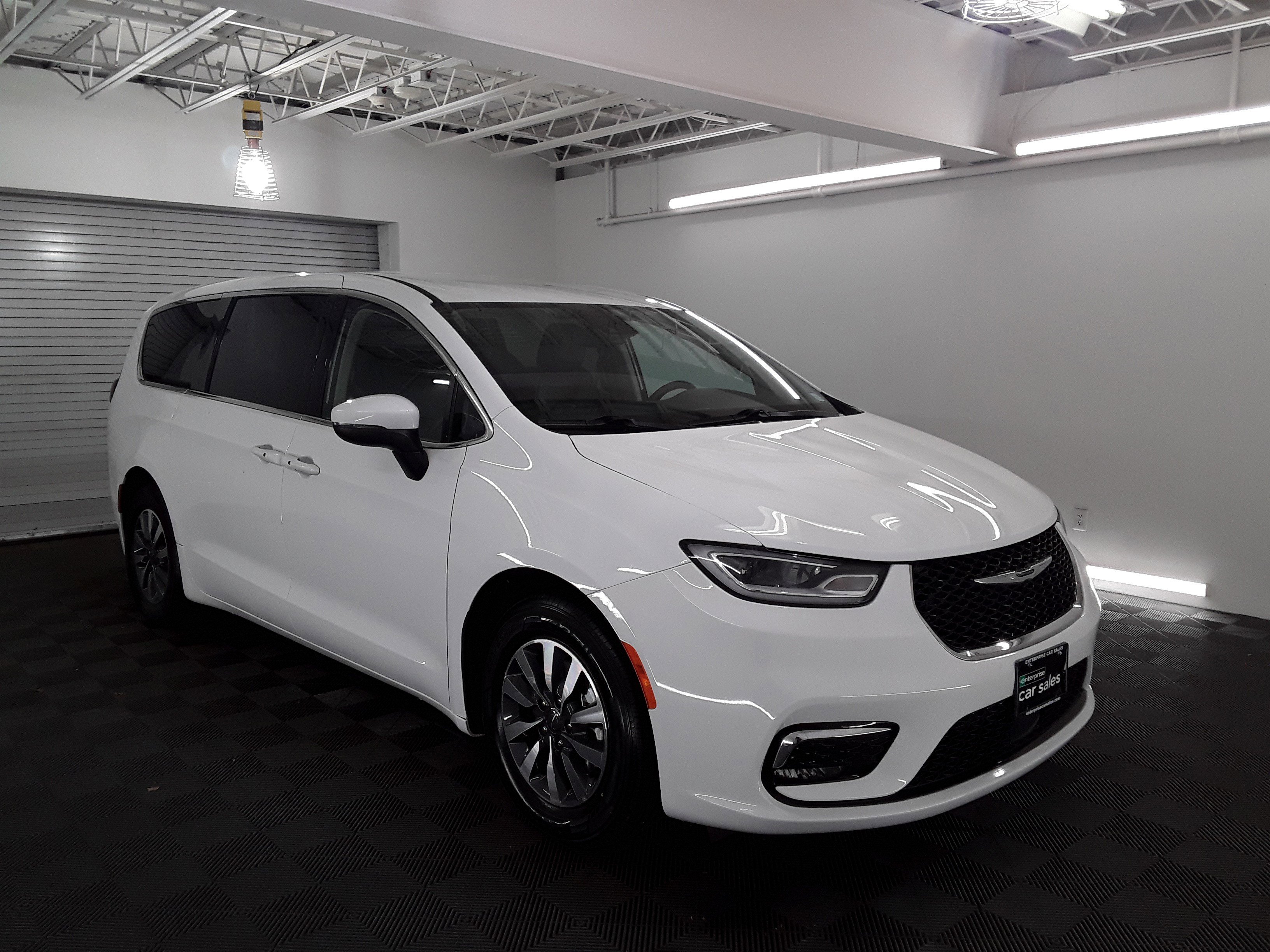 2023 Chrysler Pacifica Hybrid Touring L FWD