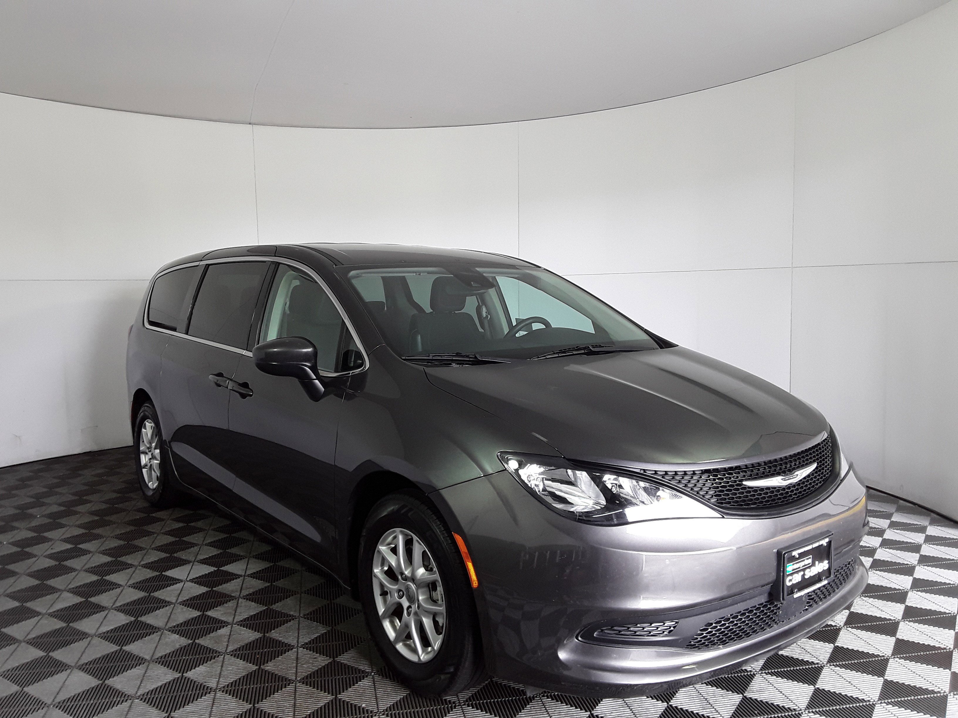 2023 Chrysler Voyager LX FWD