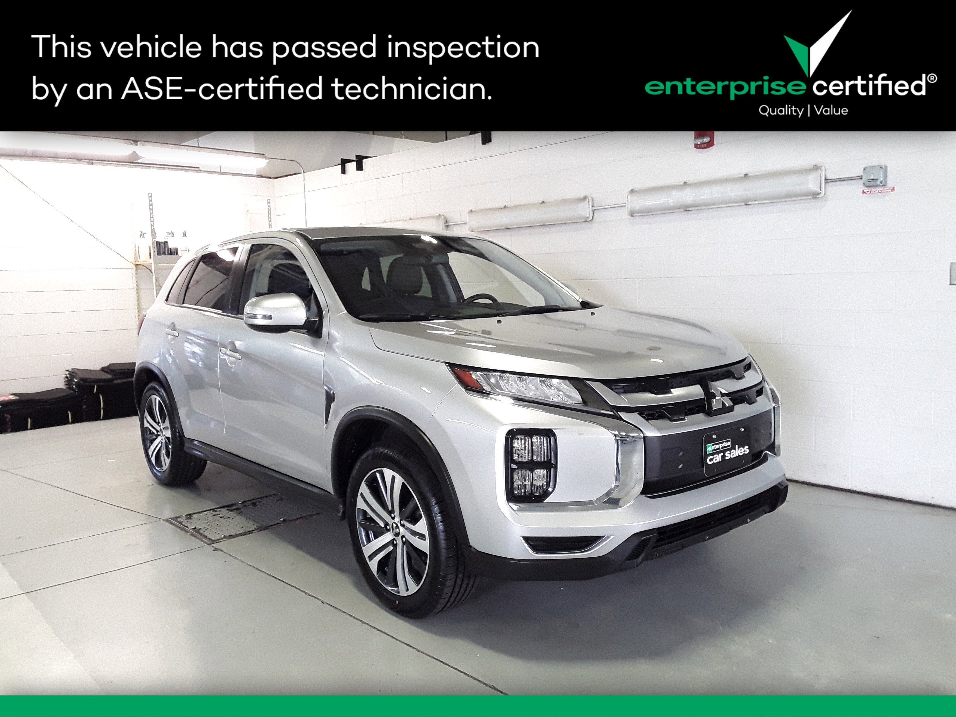 2024 Mitsubishi Outlander Sport SE's photo