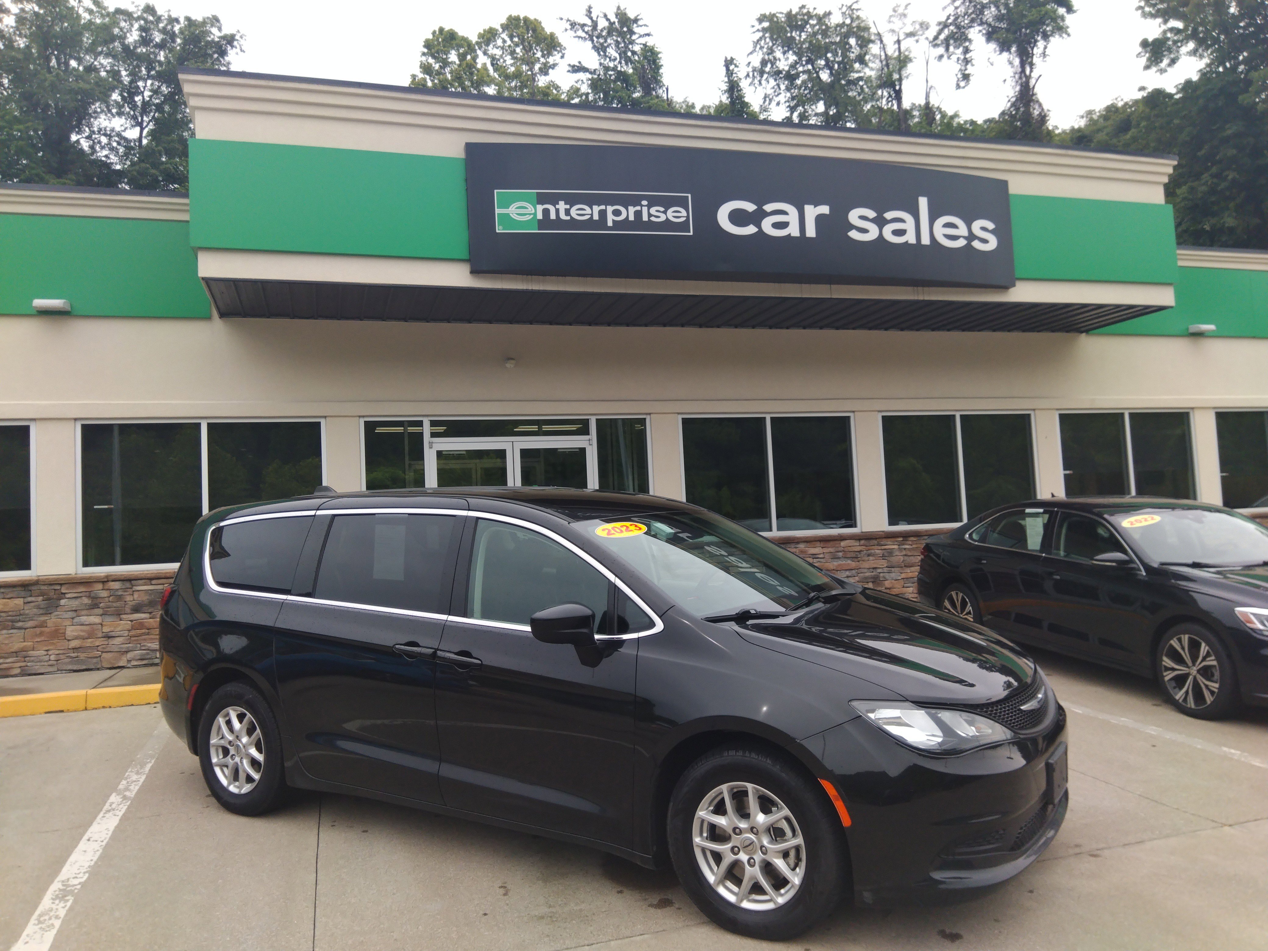 2023 Chrysler Voyager LX FWD