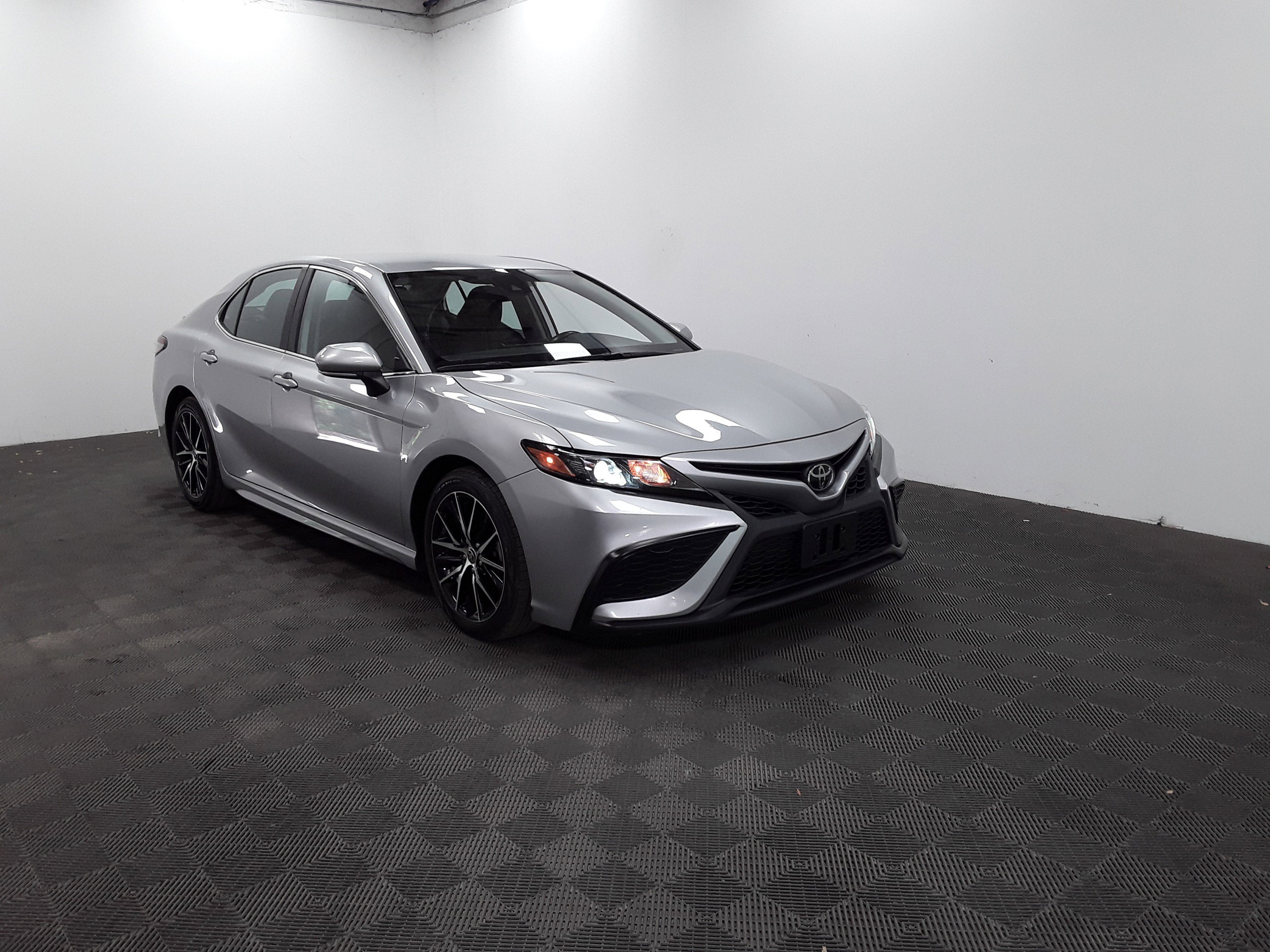 2022 Toyota Camry SE Auto