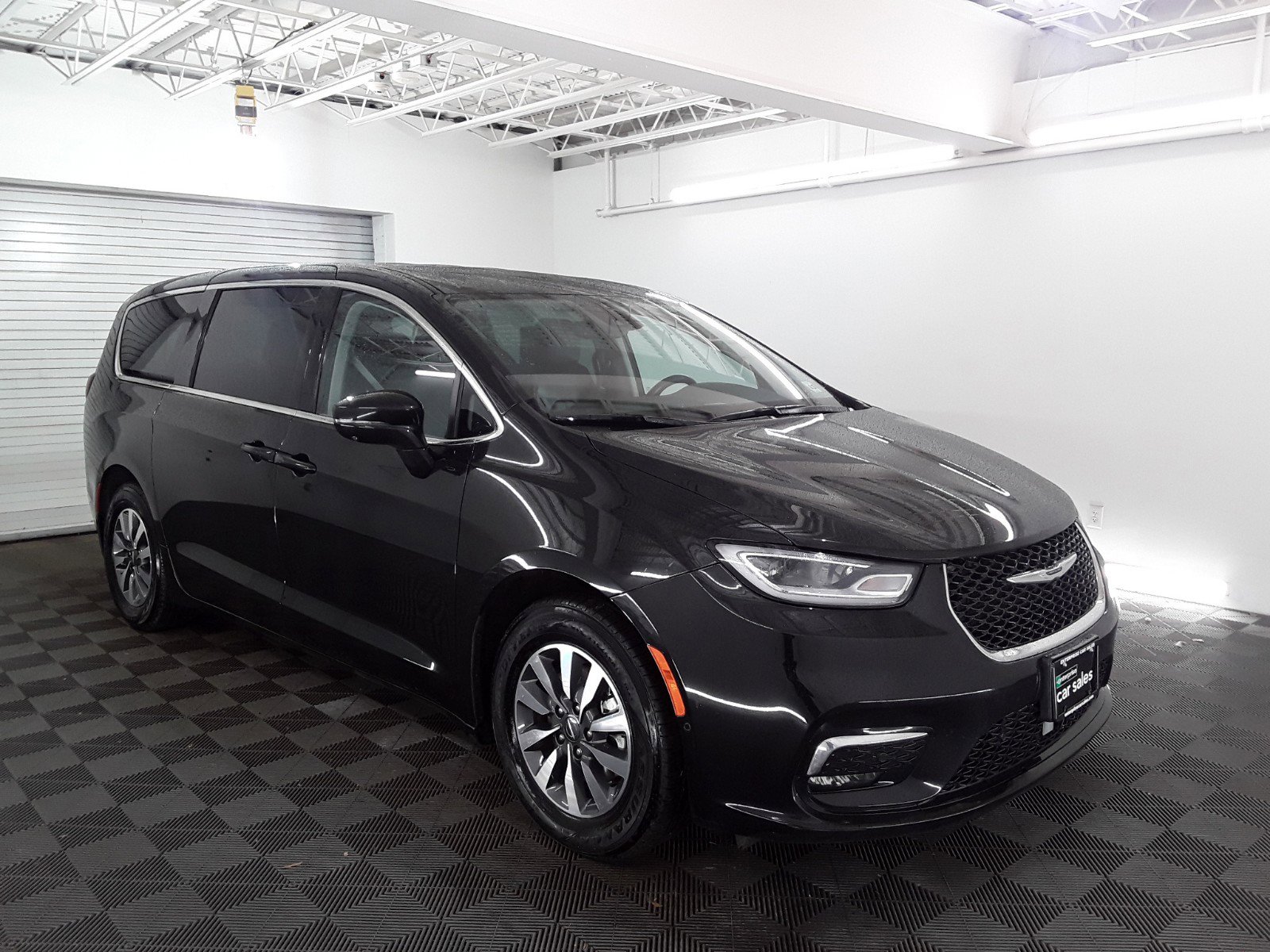 2022 Chrysler Pacifica Hybrid Touring L FWD