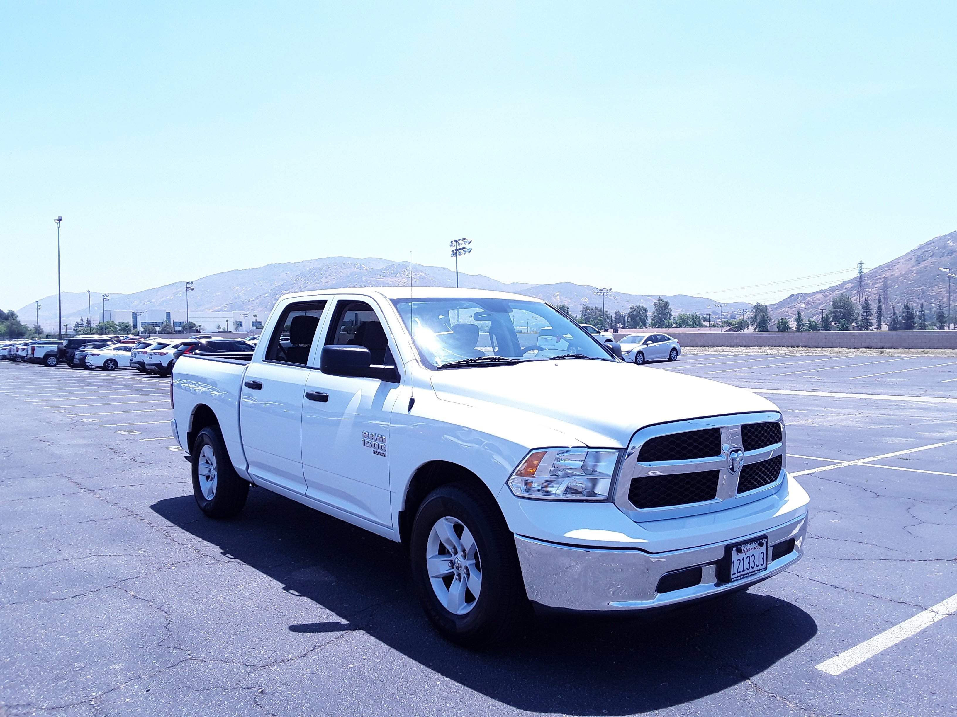 2022 Ram 1500 Classic SLT 4x2 Crew Cab 5'7