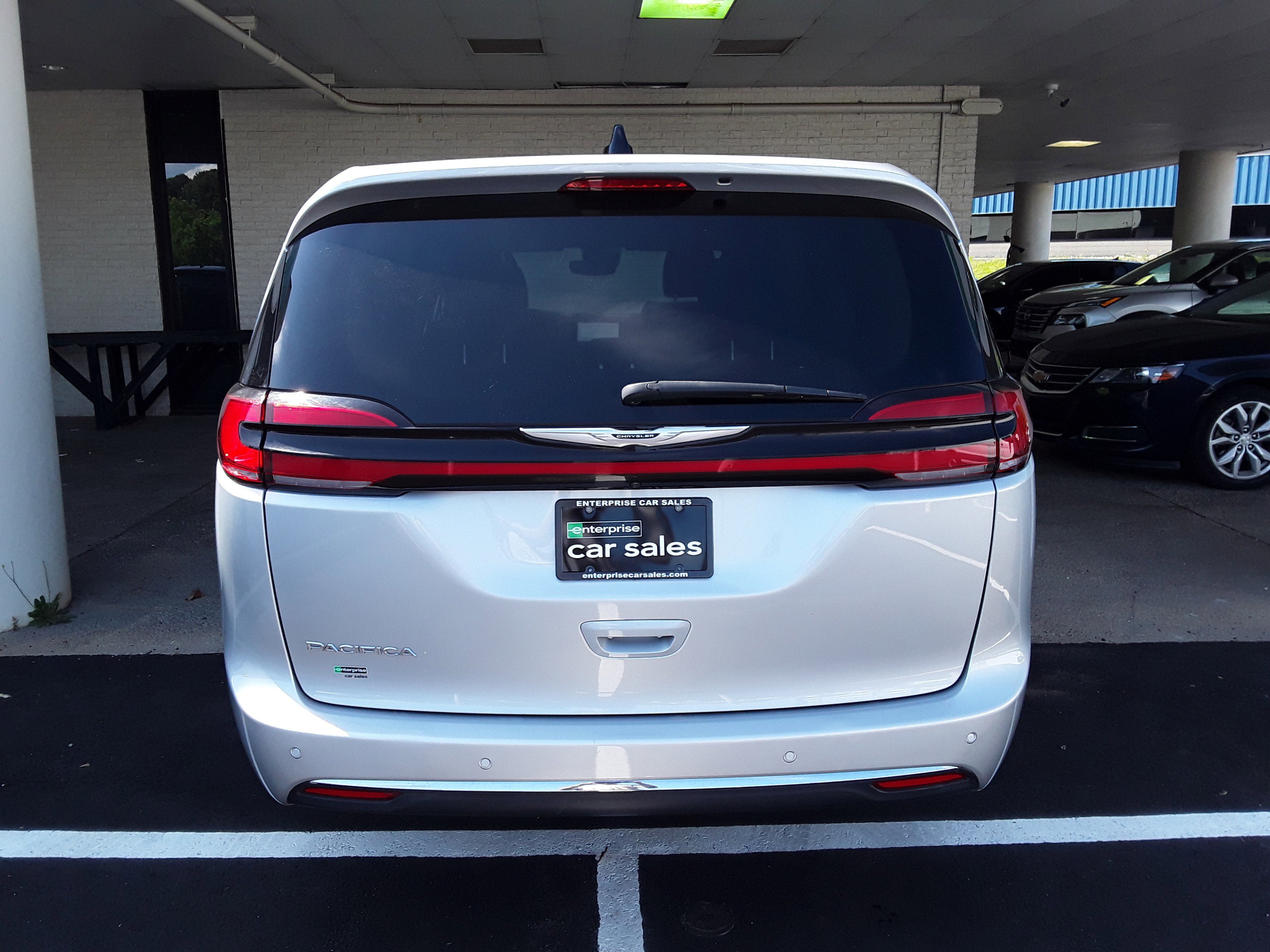 Image 8 of Used 2023 Chrysler Pacifica Touring L FWD
