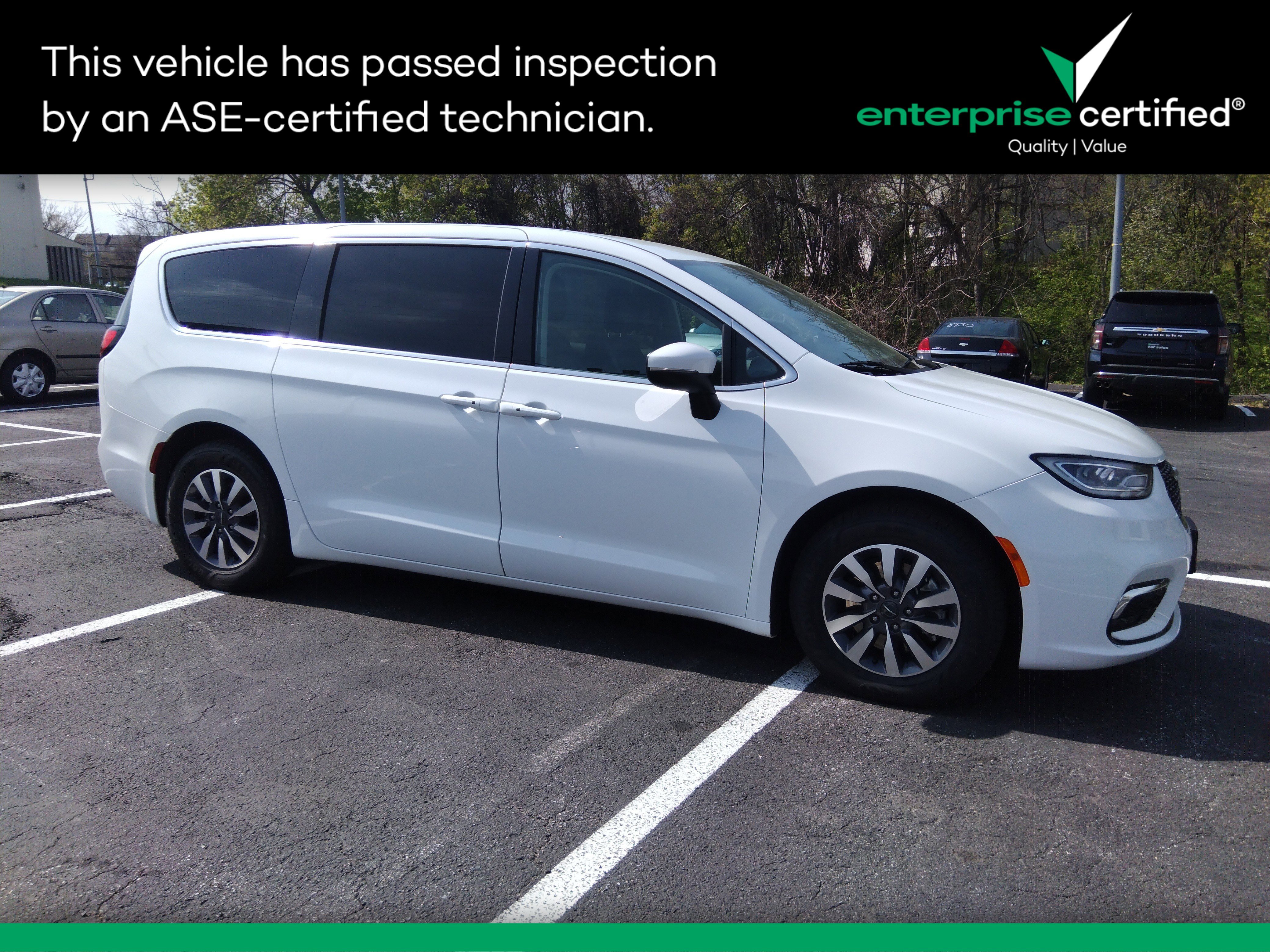 2023 Chrysler Pacifica Hybrid Touring L's photo