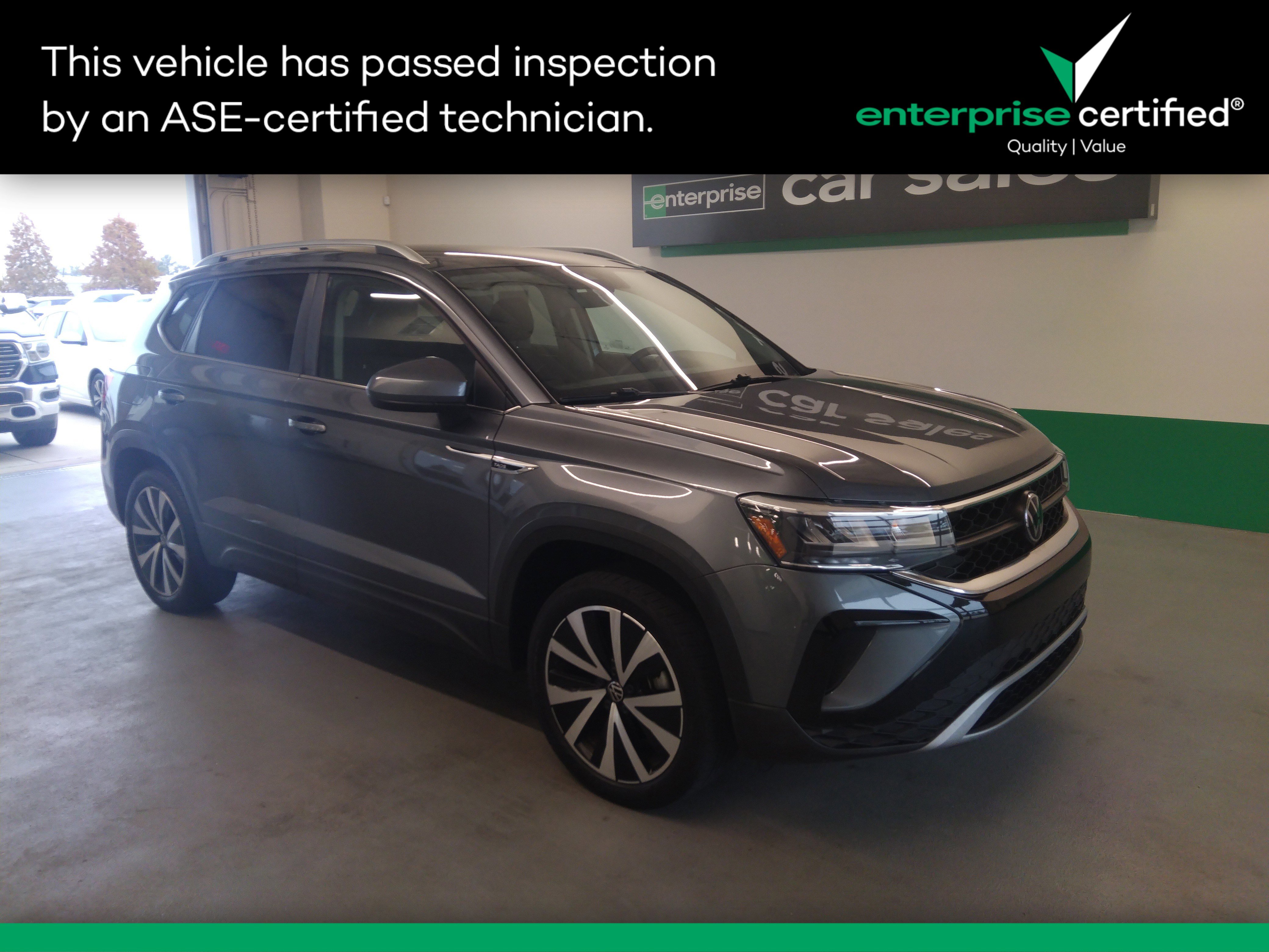 2024 Volkswagen Taos SE's photo