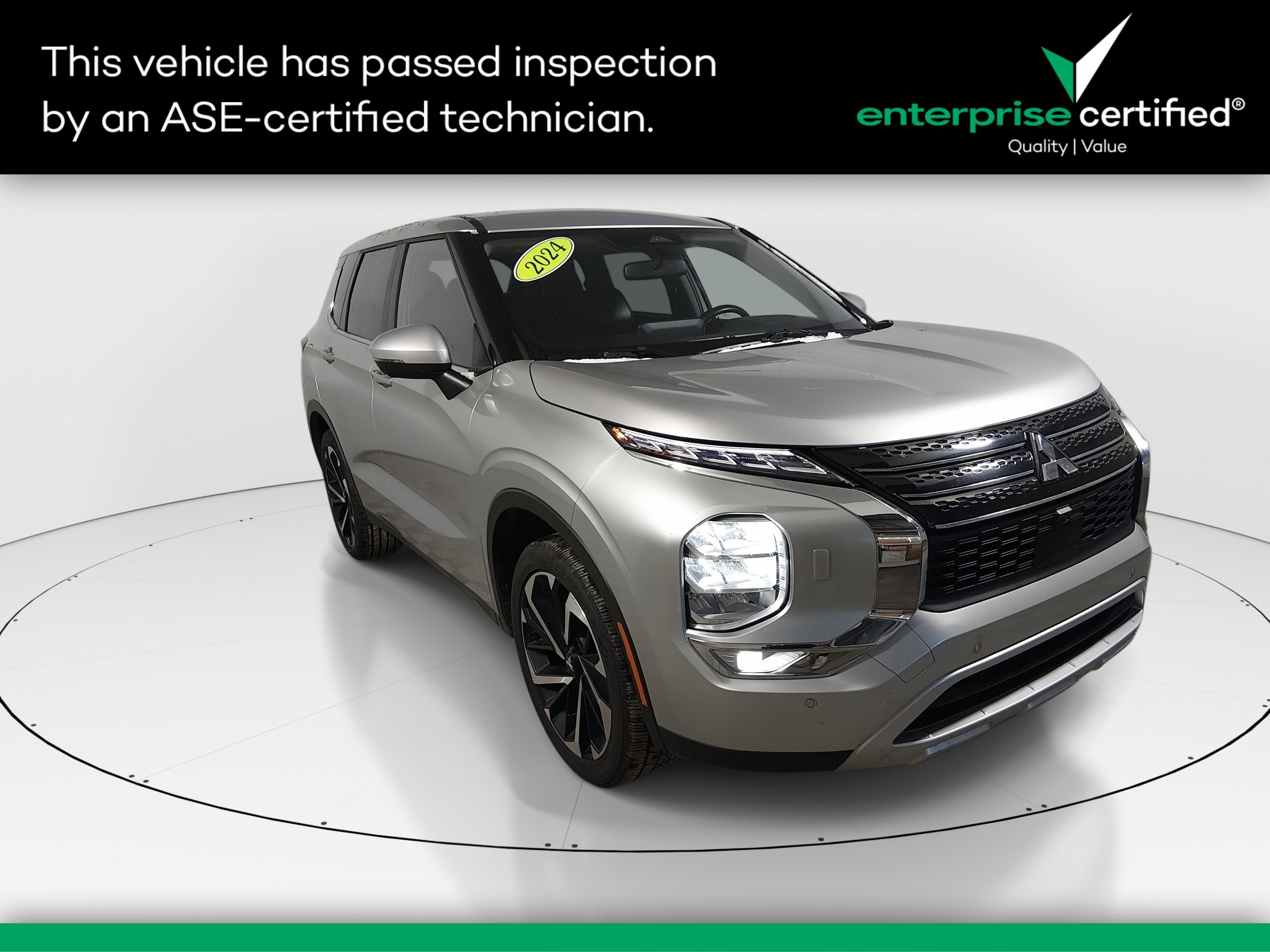 2024 Mitsubishi Outlander SE's photo