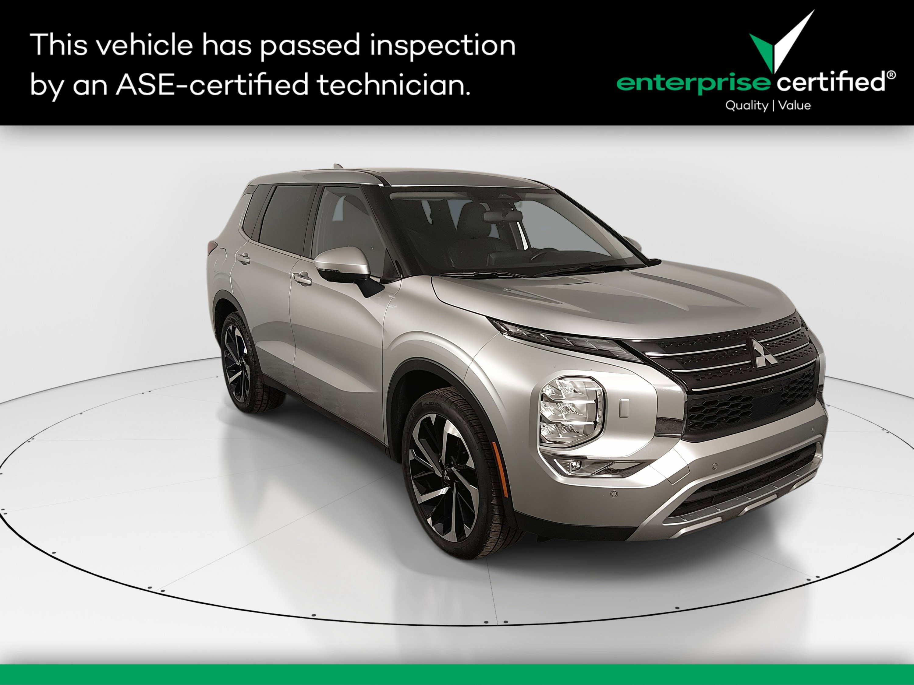 2024 Mitsubishi Outlander SE's photo