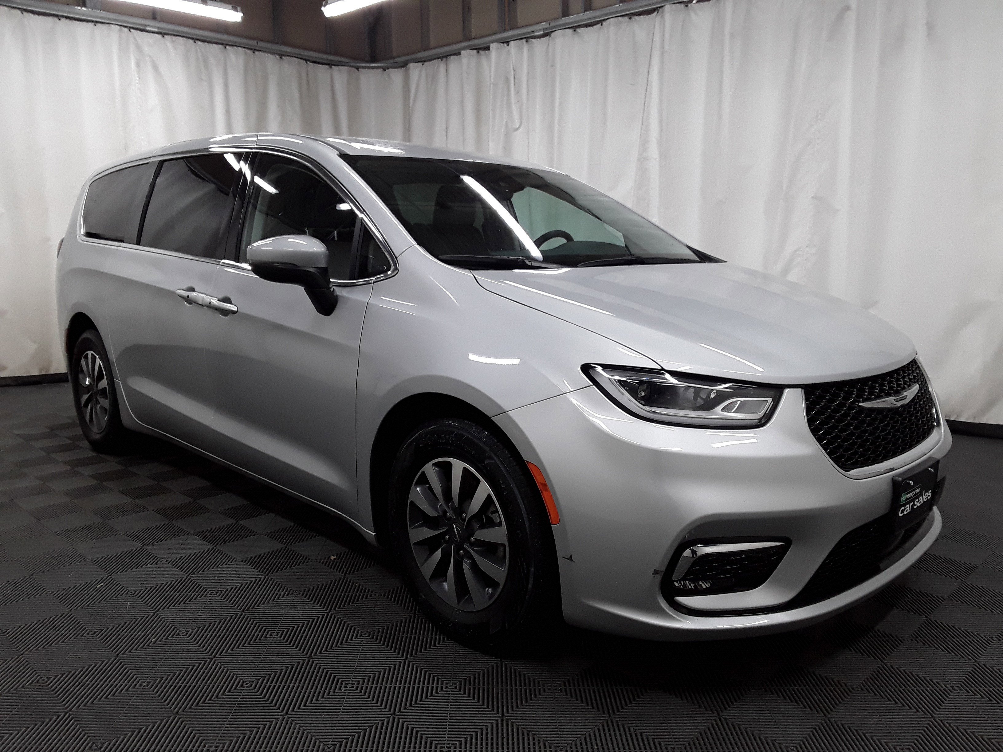 2023 Chrysler Pacifica Hybrid Touring L FWD