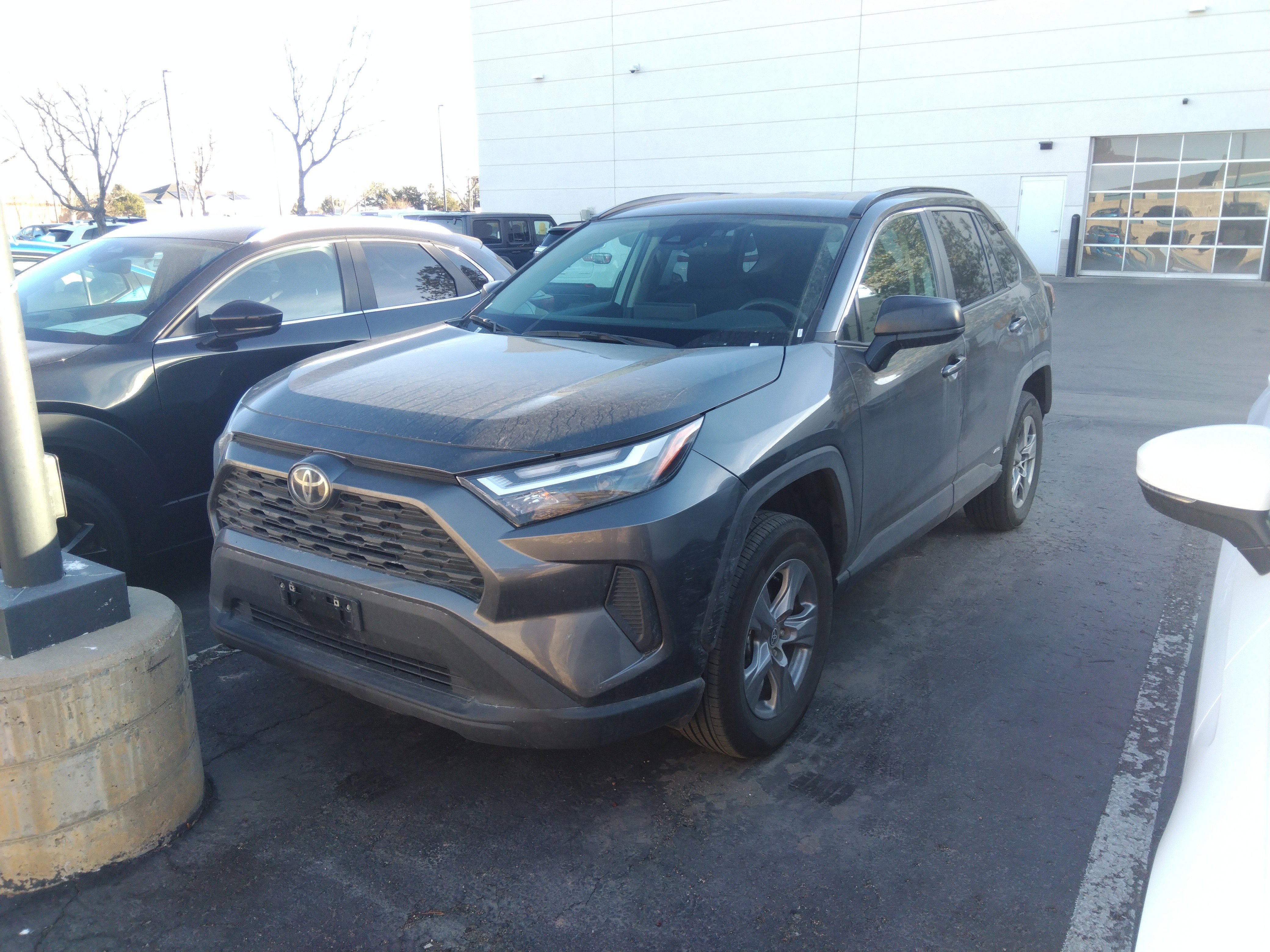 2025 Toyota RAV4 LE's photo