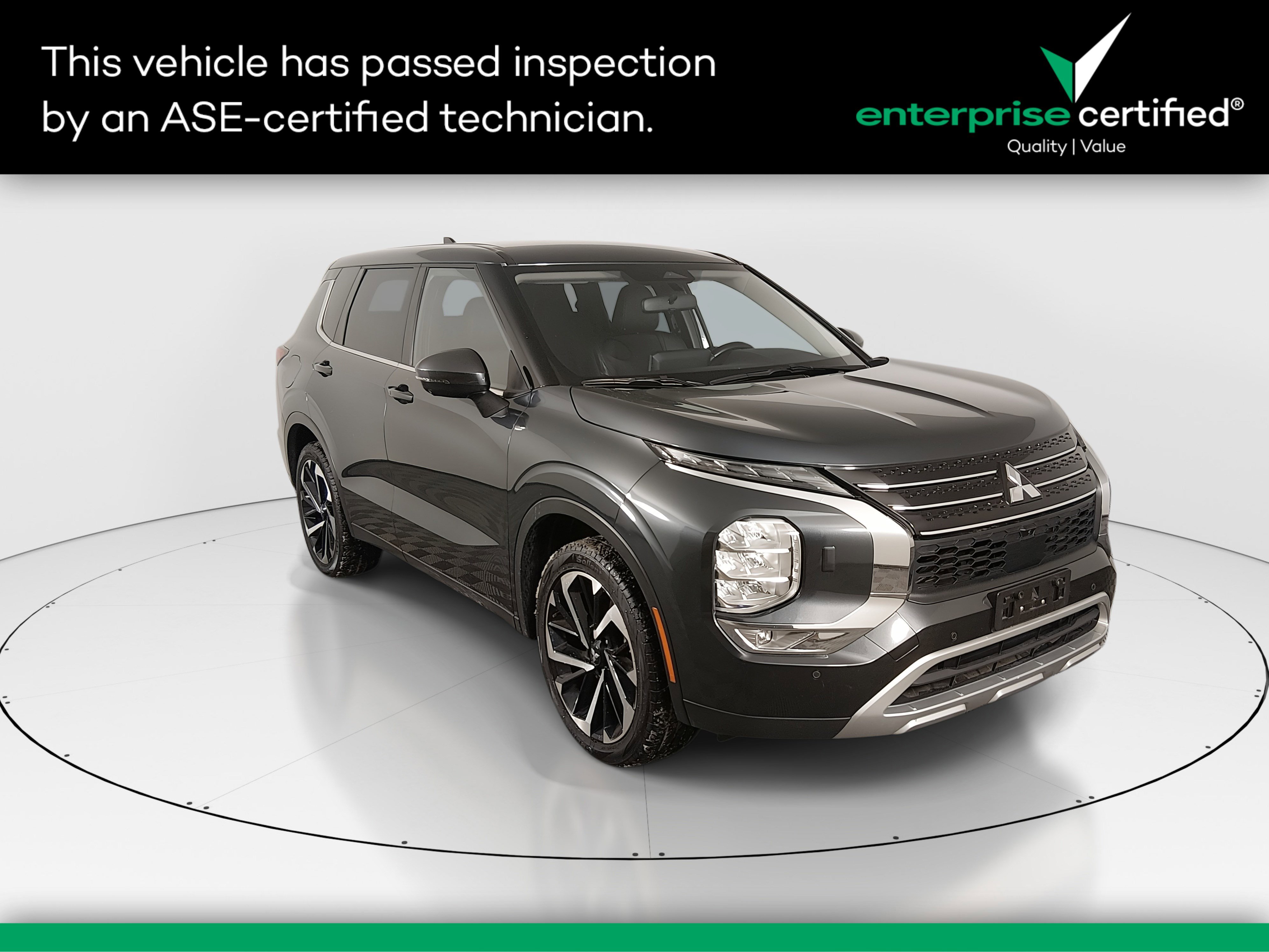 2024 Mitsubishi Outlander SE's photo