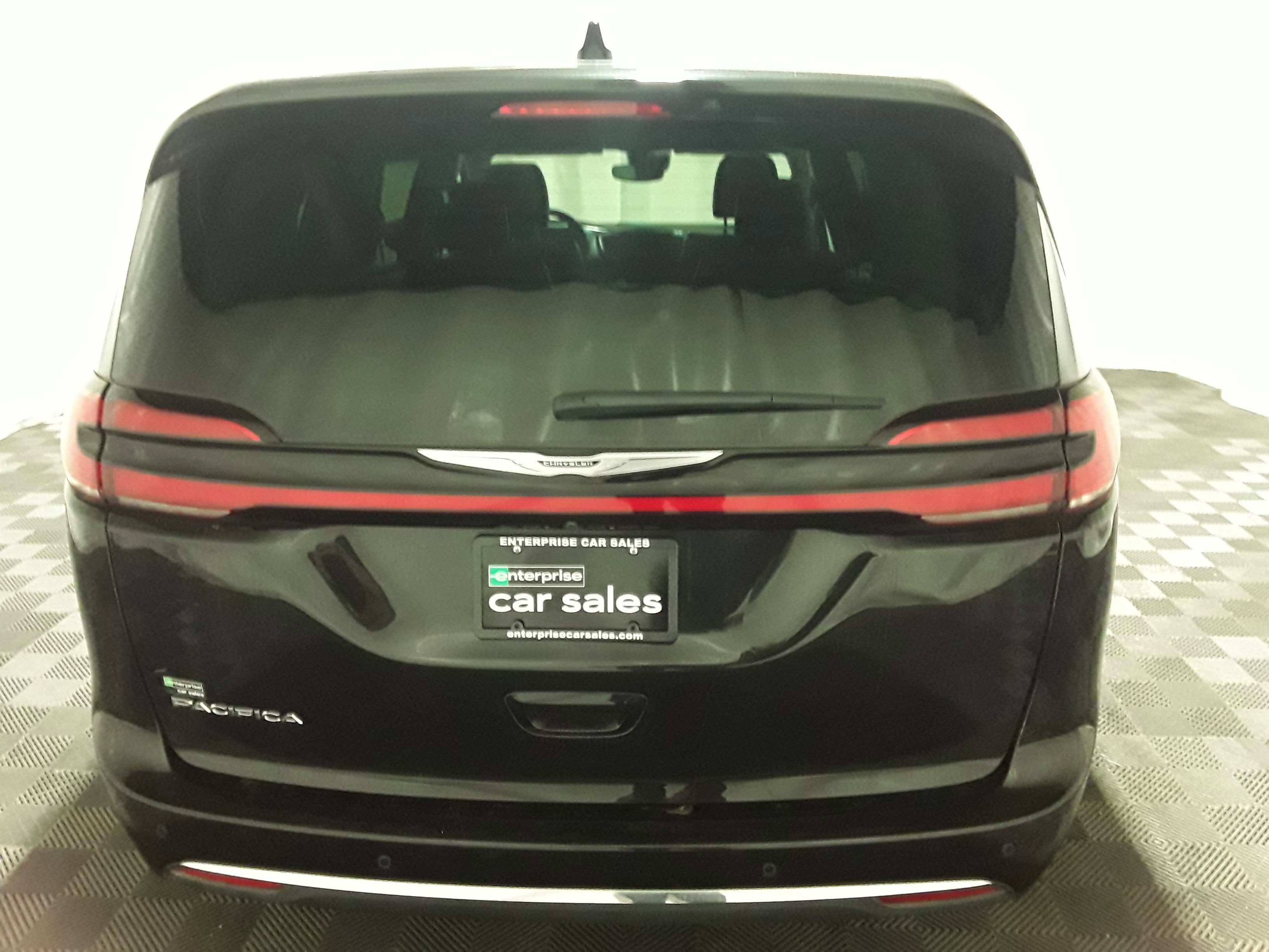 Image 3 of Used 2023 Chrysler Pacifica Touring L FWD