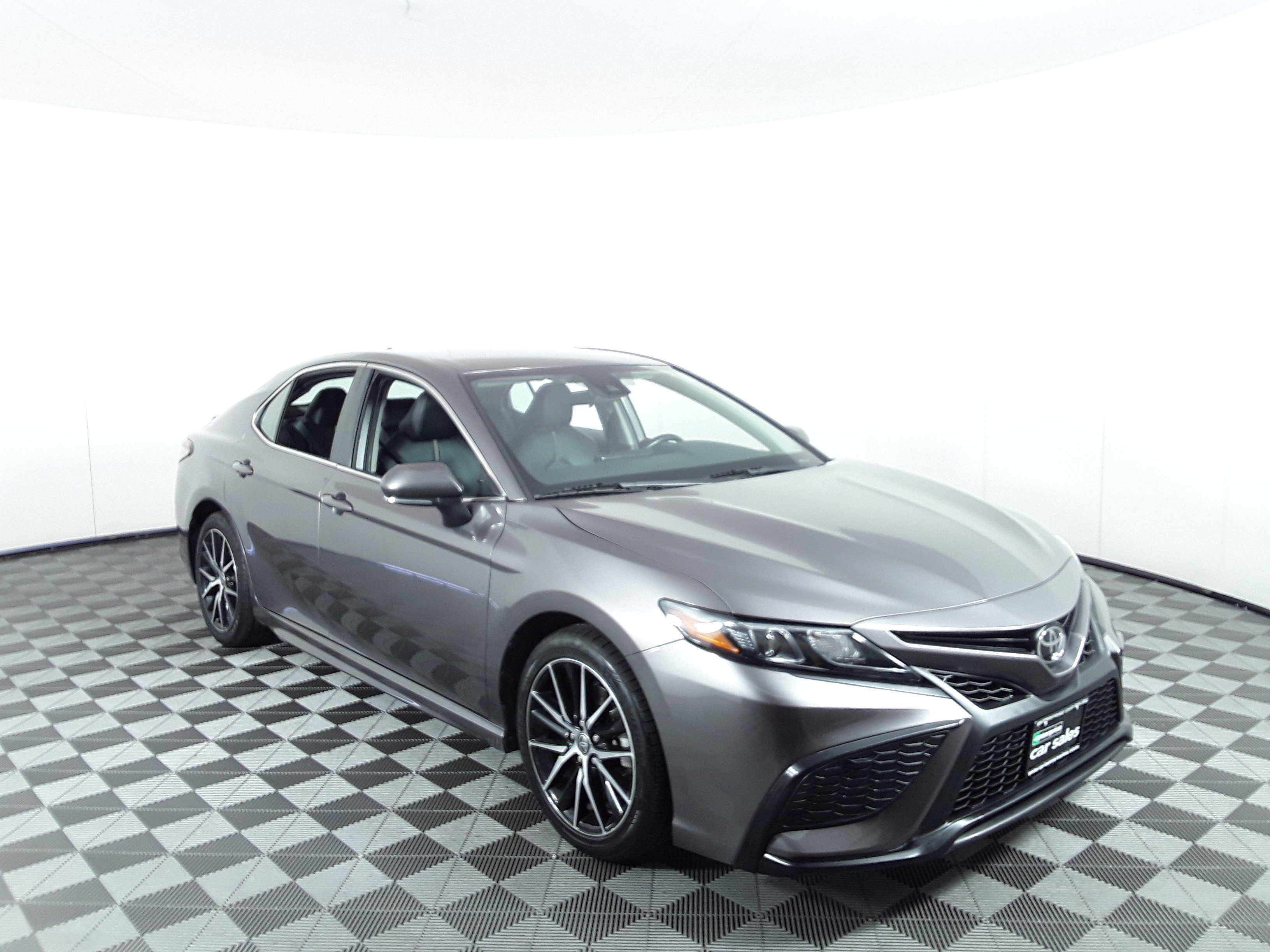 2022 Toyota Camry SE Auto