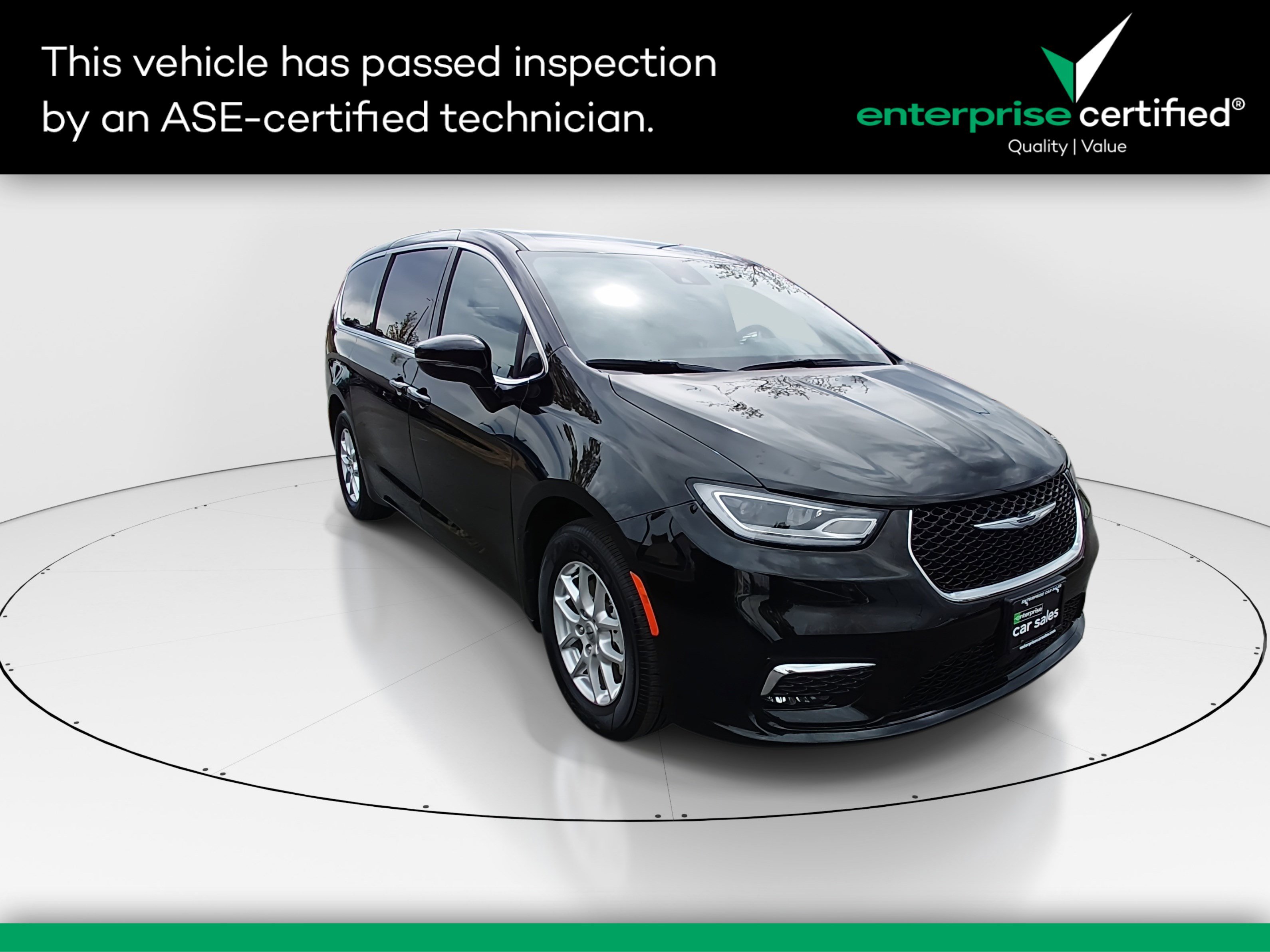 Used 2024 Chrysler Pacifica Touring FWD