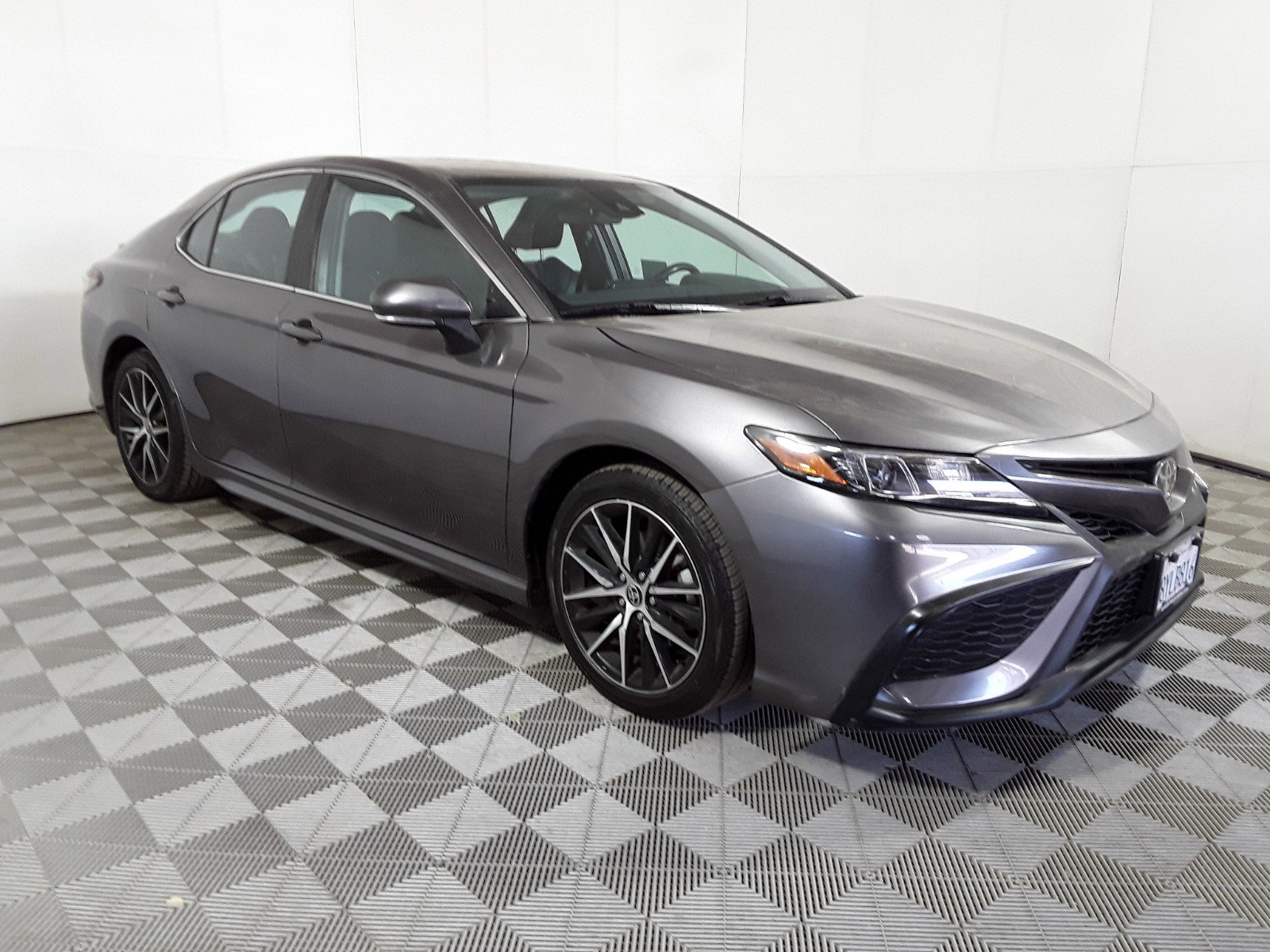 2022 Toyota Camry SE Auto