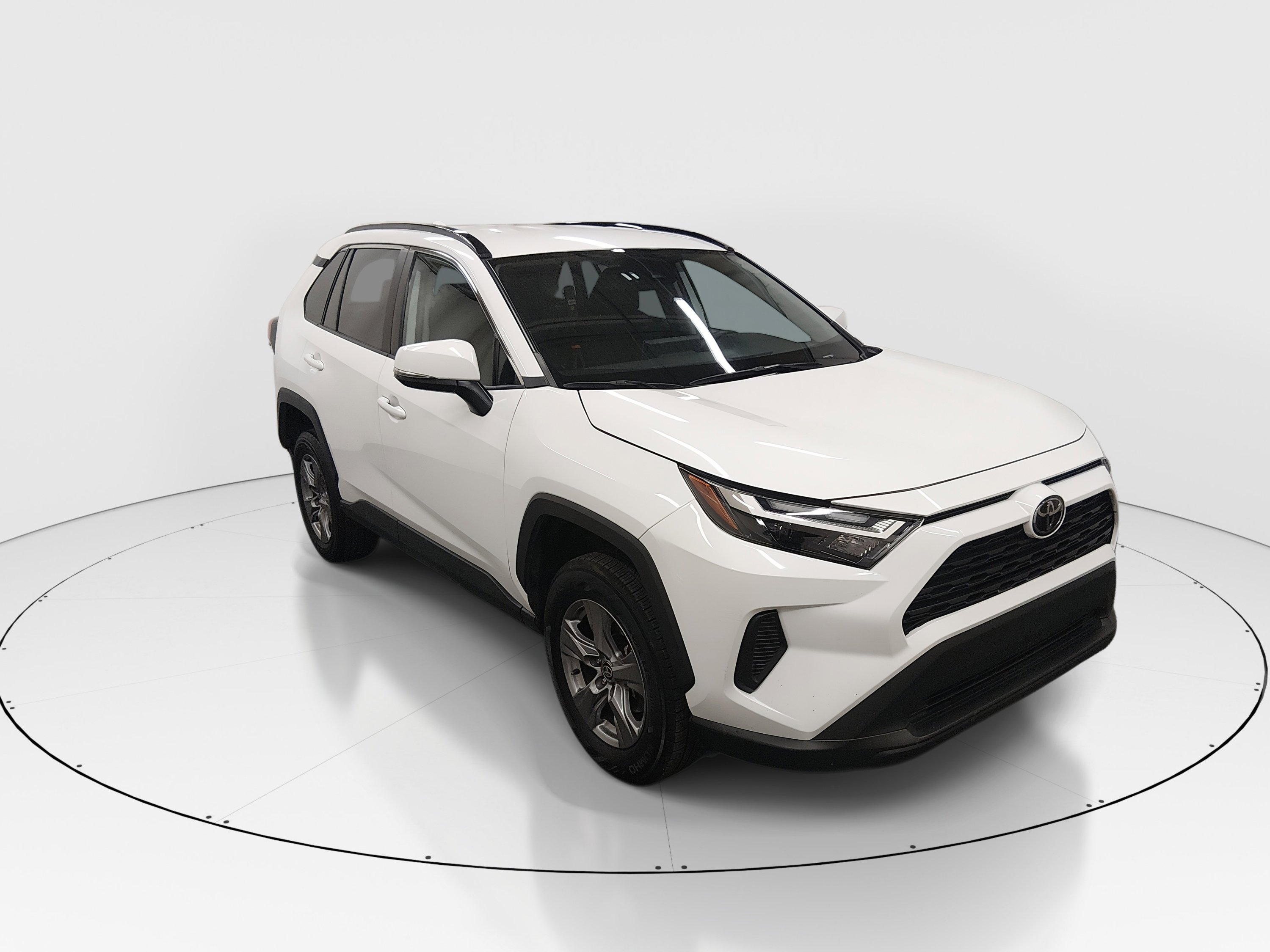 2024 Toyota RAV4 XLE's photo