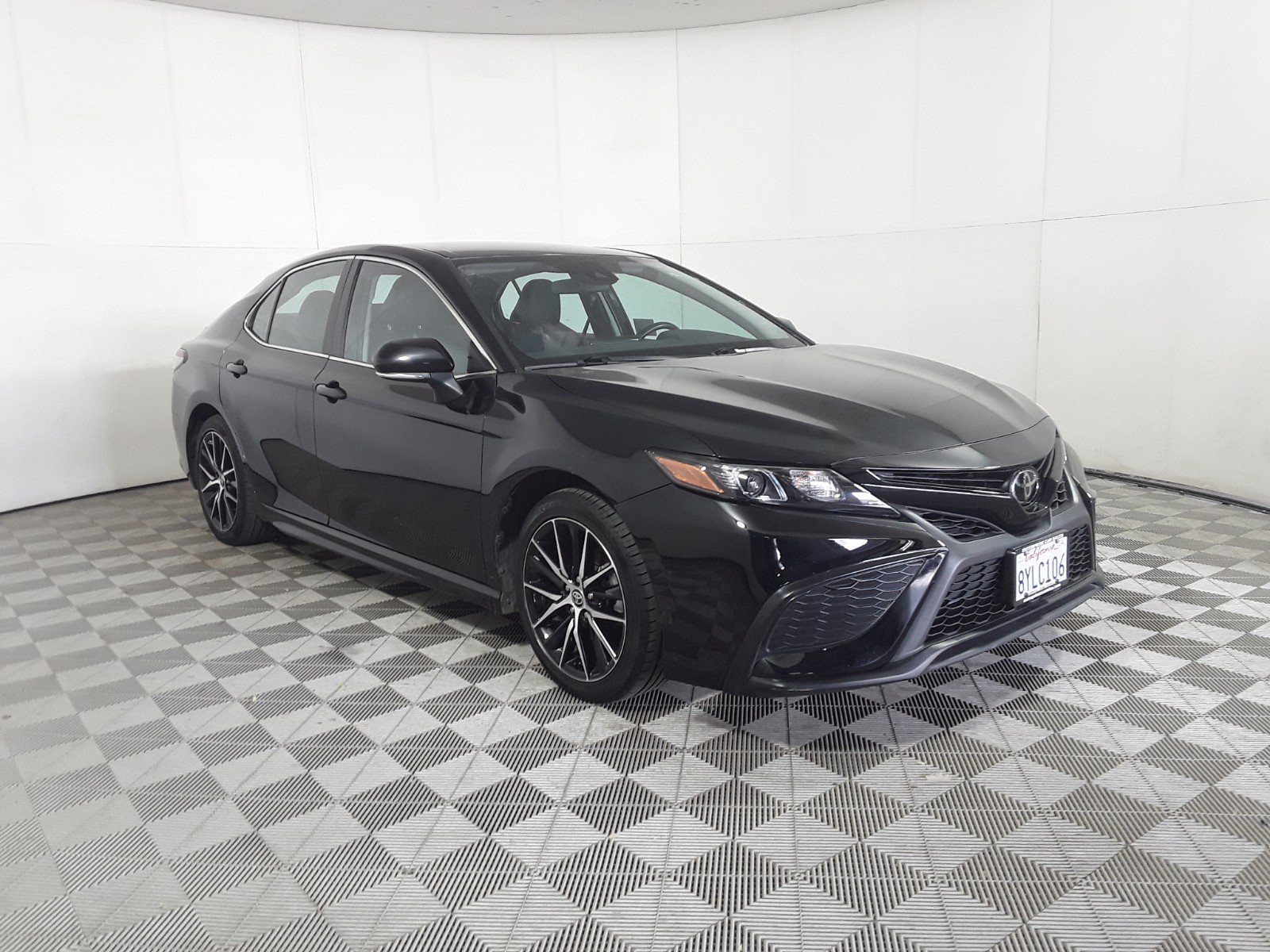 2022 Toyota Camry SE Auto