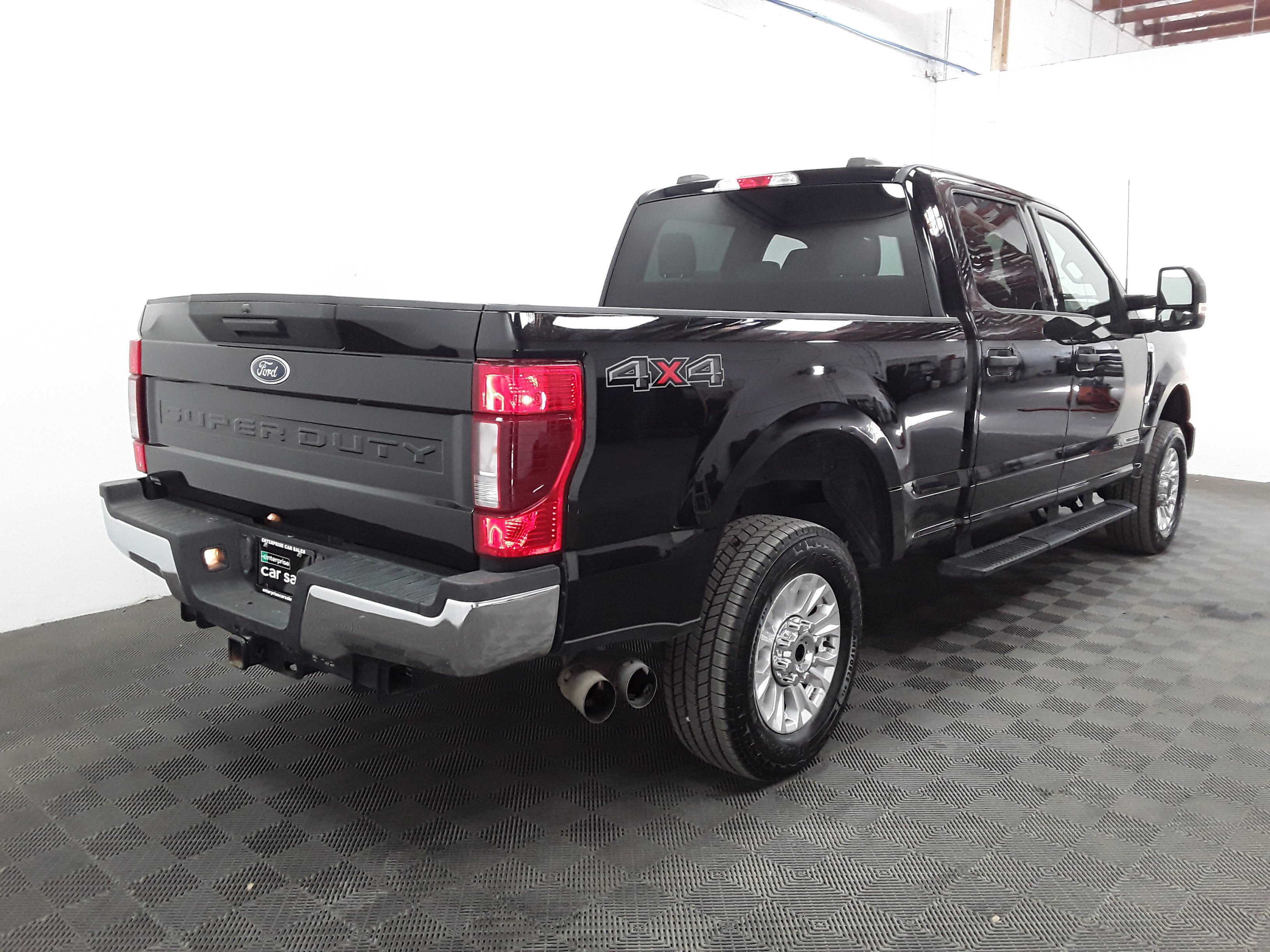 Image 3 of Used 2022 Ford Super Duty F-250 SRW XLT 4WD Crew Cab 6.75' Box
