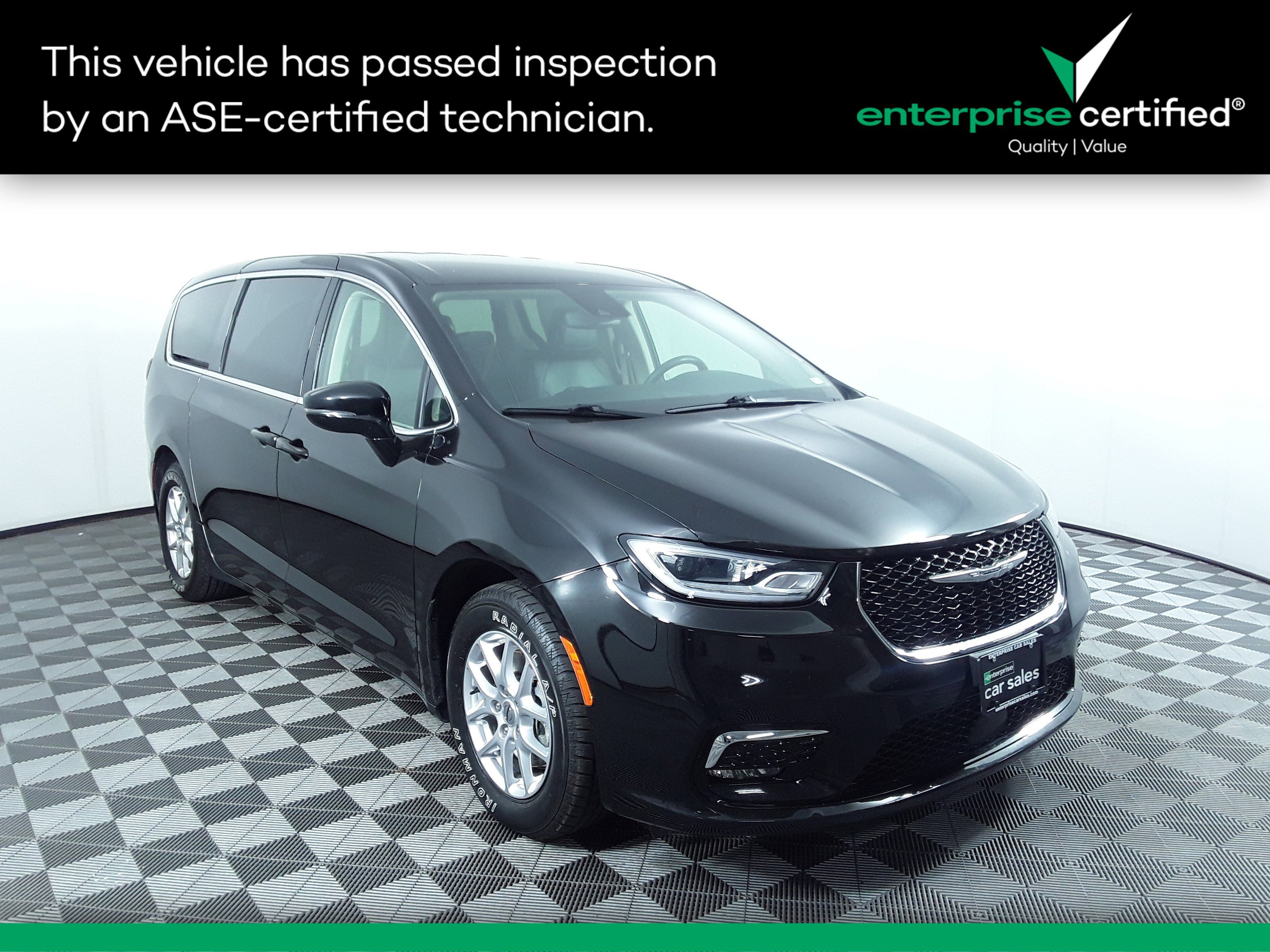 Used 2024 Chrysler Pacifica Touring L FWD