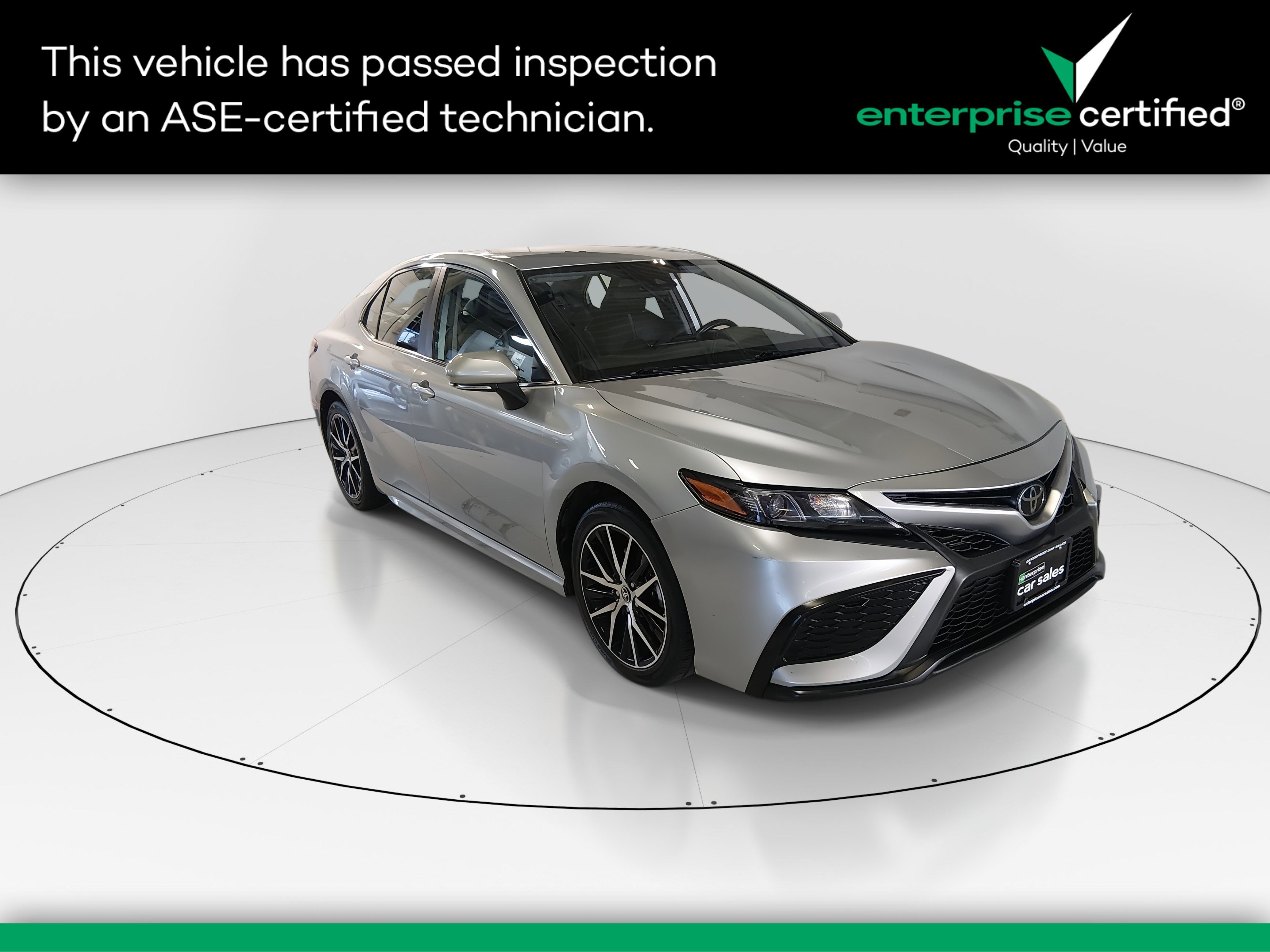 2023 Toyota Camry SE's photo