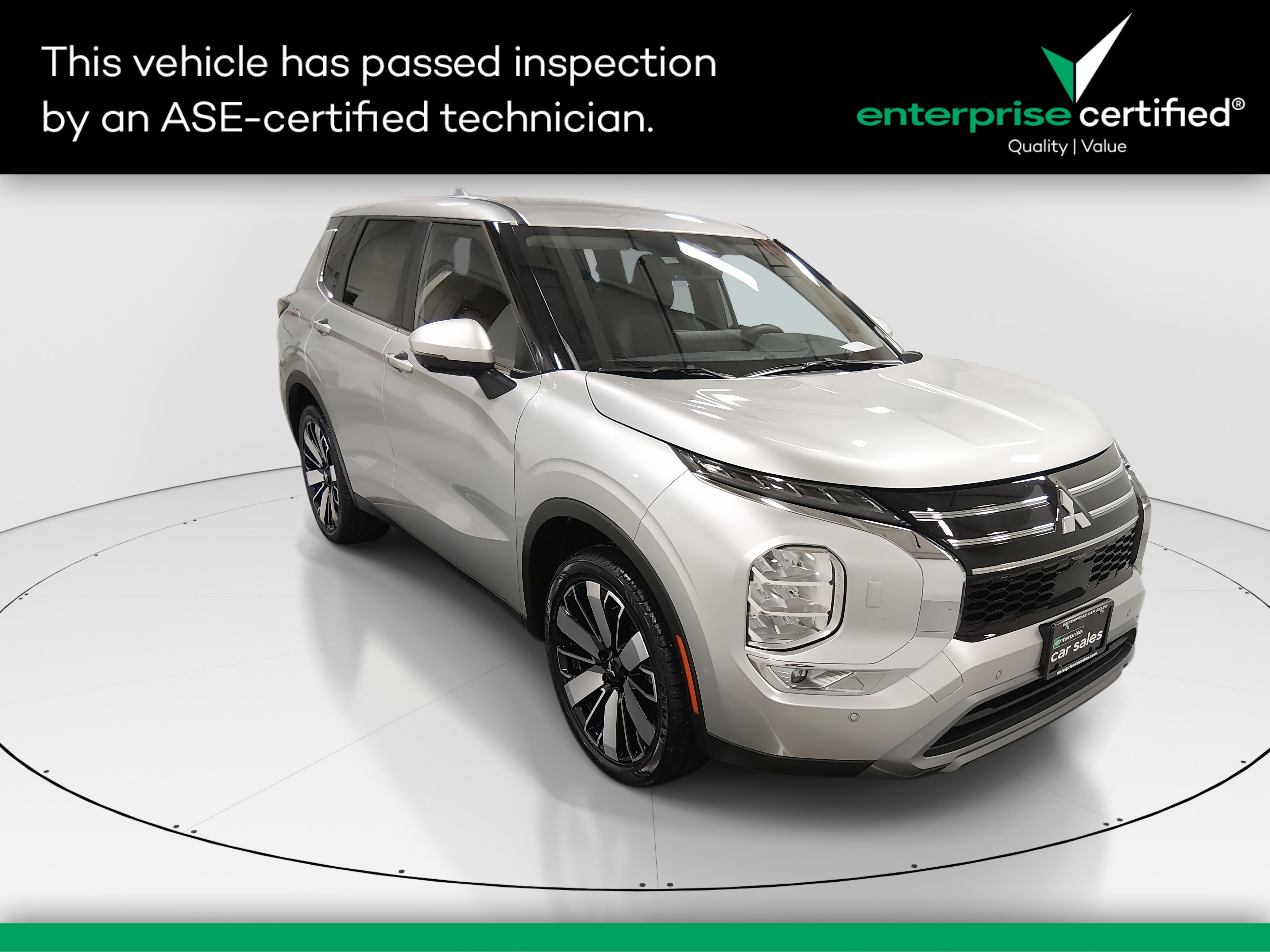 2025 Mitsubishi Outlander SE's photo