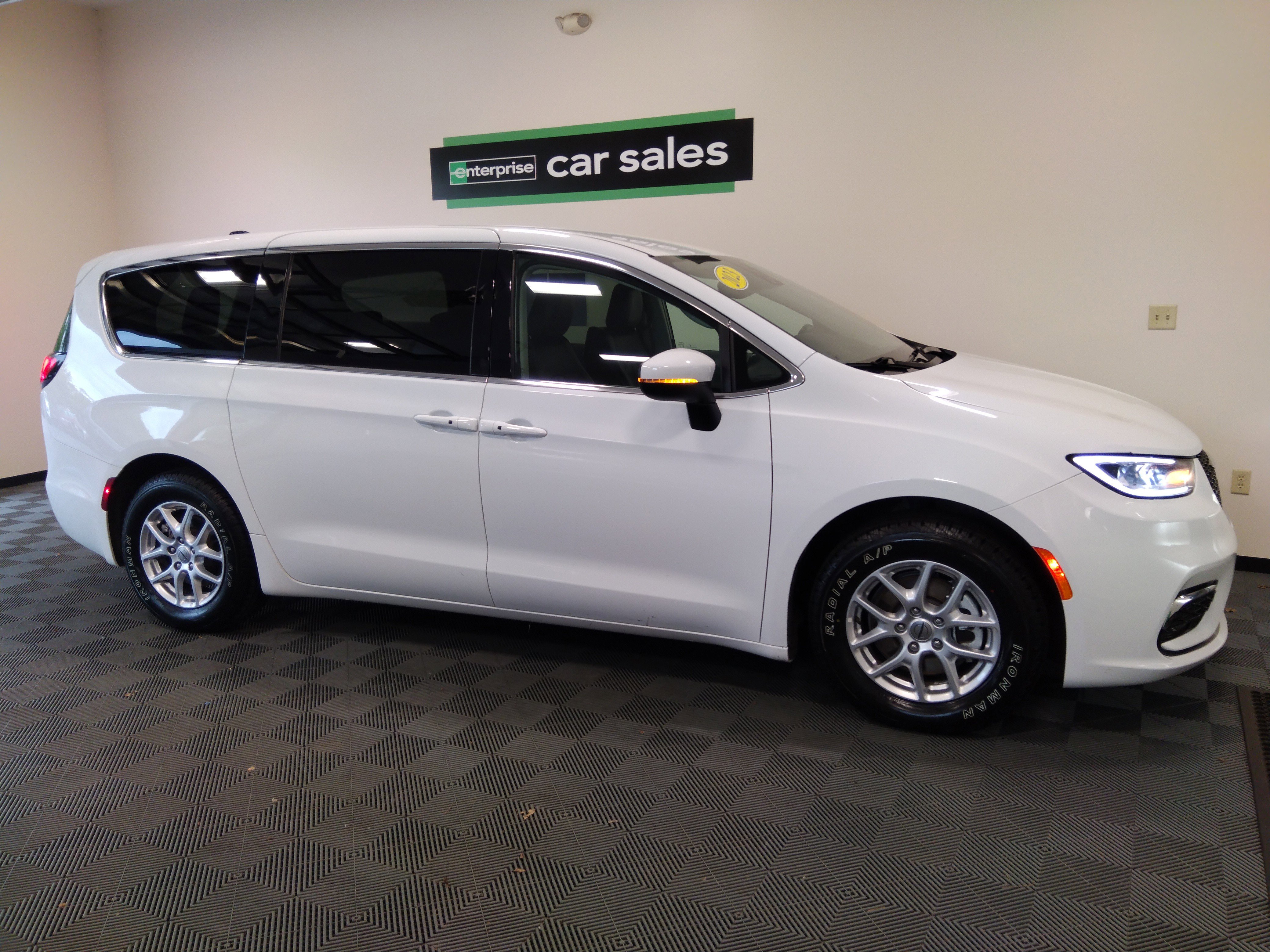 2023 Chrysler Pacifica Touring L FWD