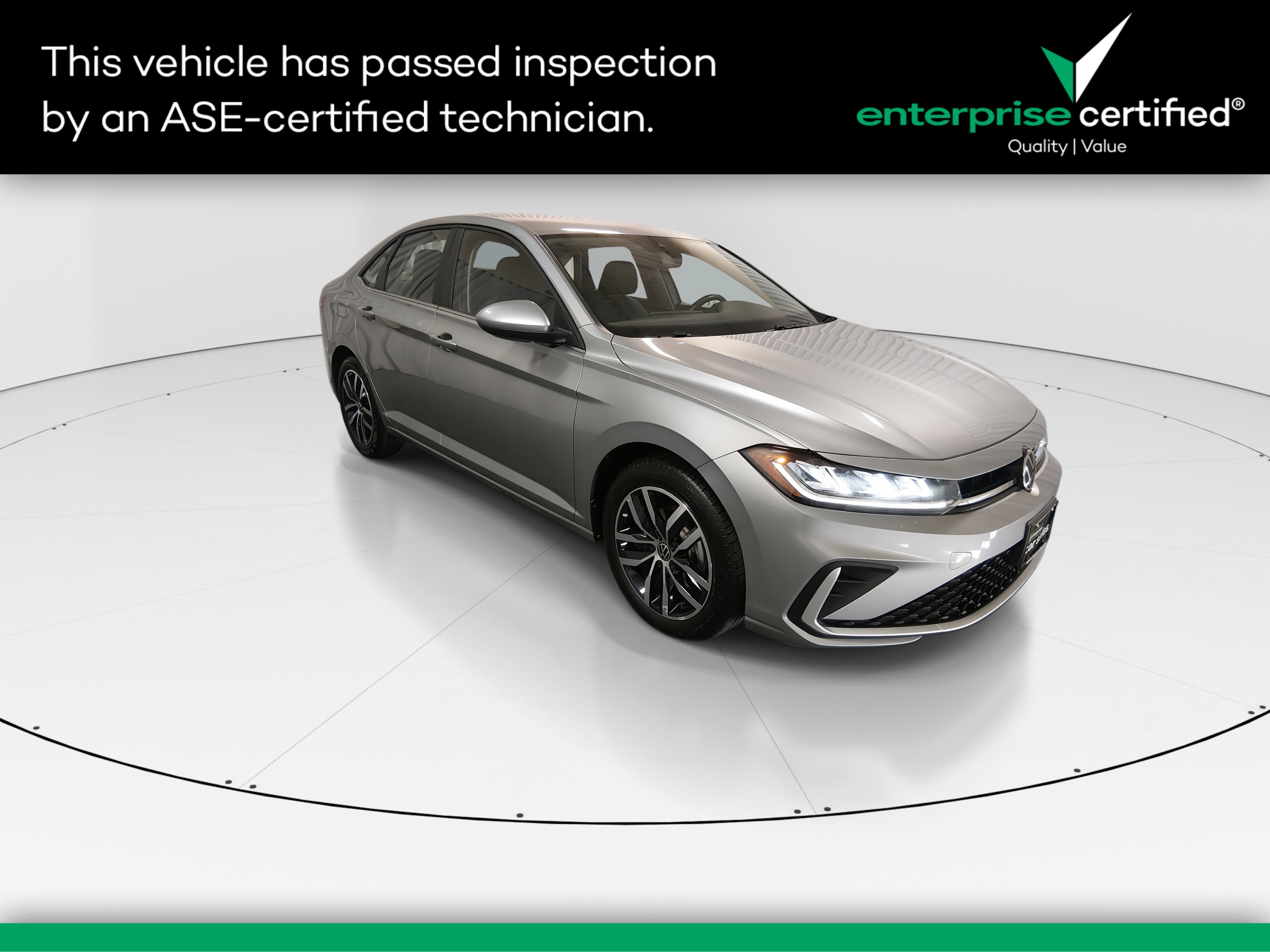 Used 2025 Volkswagen Jetta SE Auto