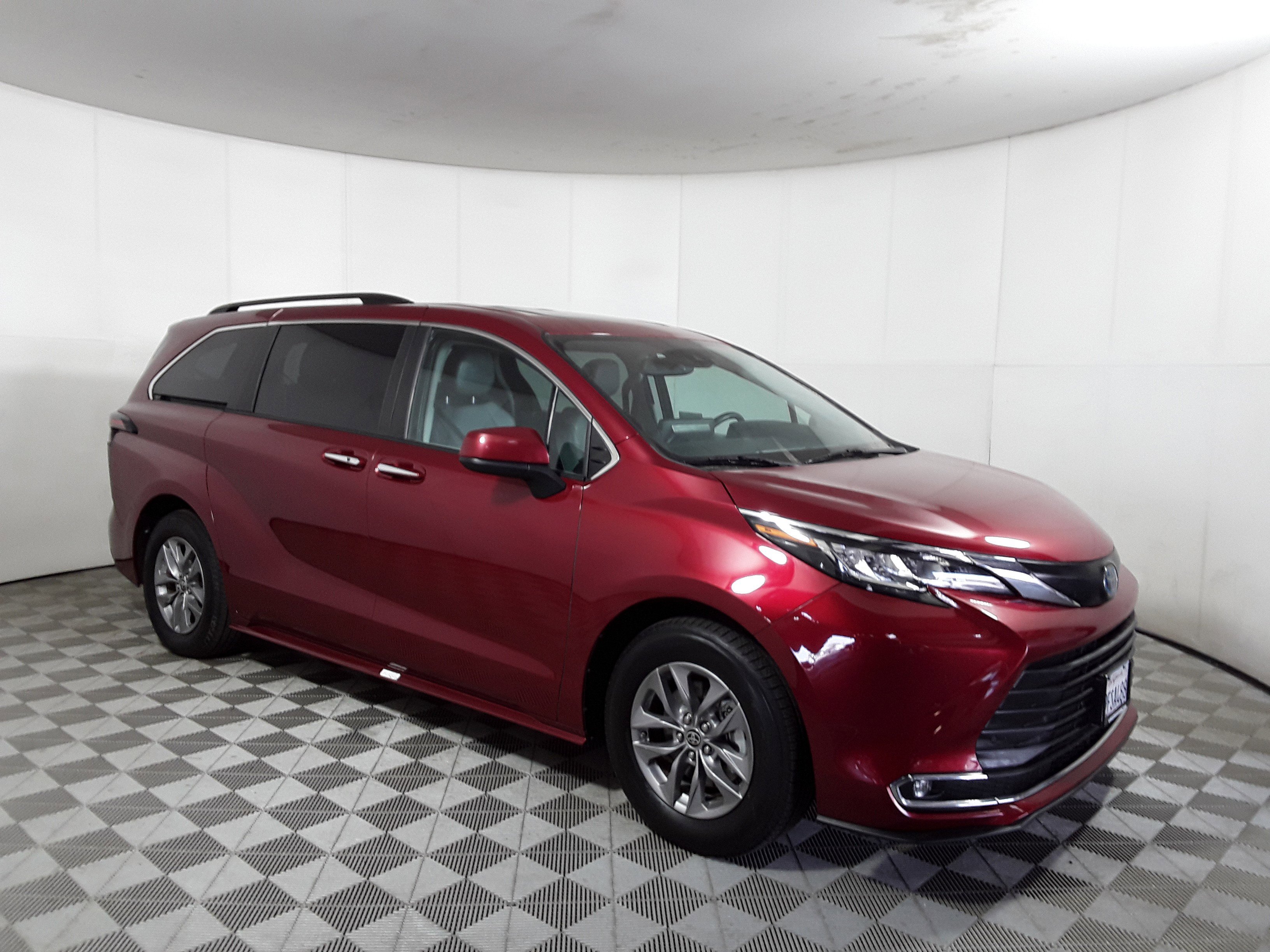 Used 2023 Toyota Sienna 