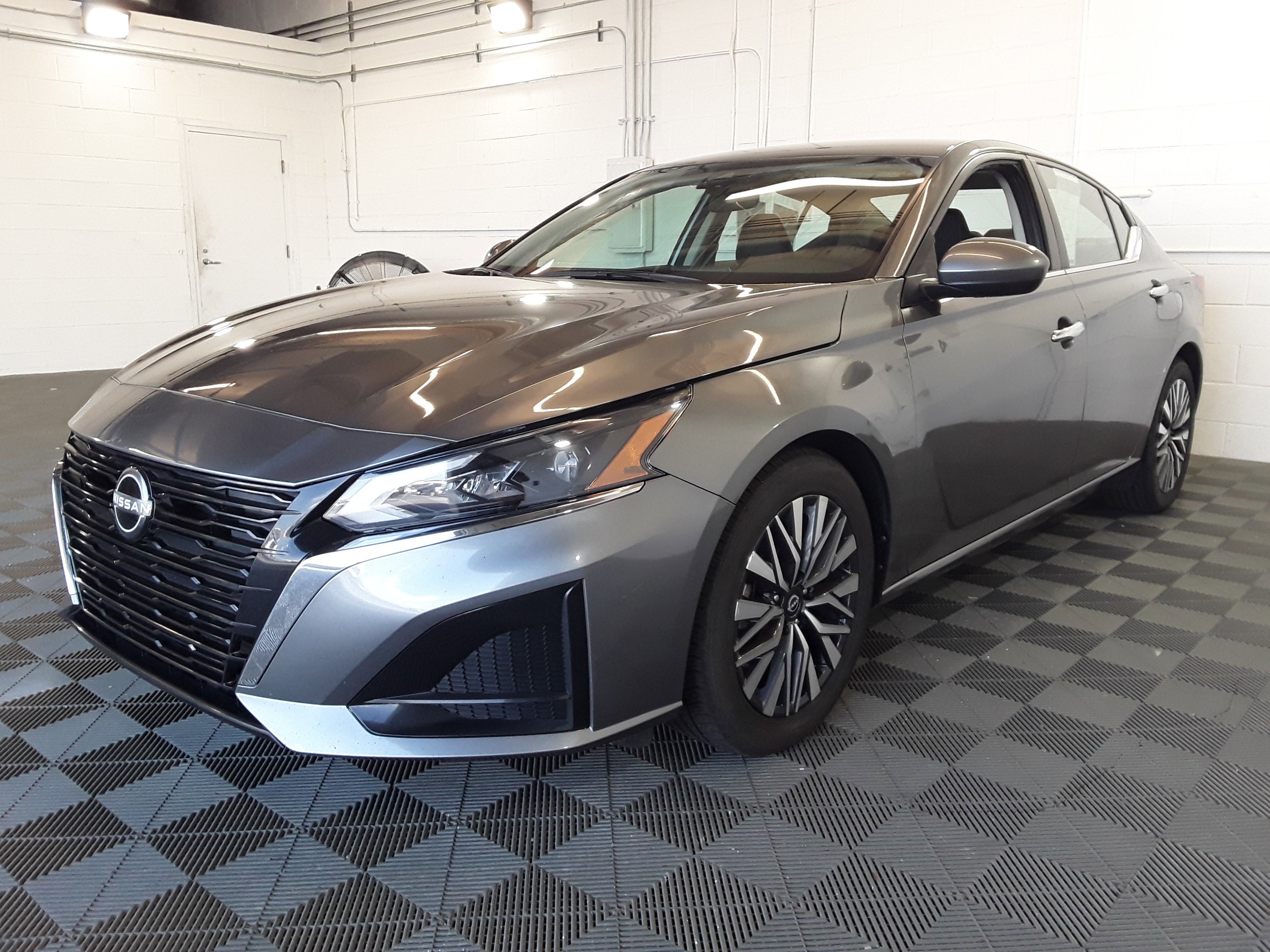 Image of Used 2023 Nissan Altima 2.5 SV Sedan