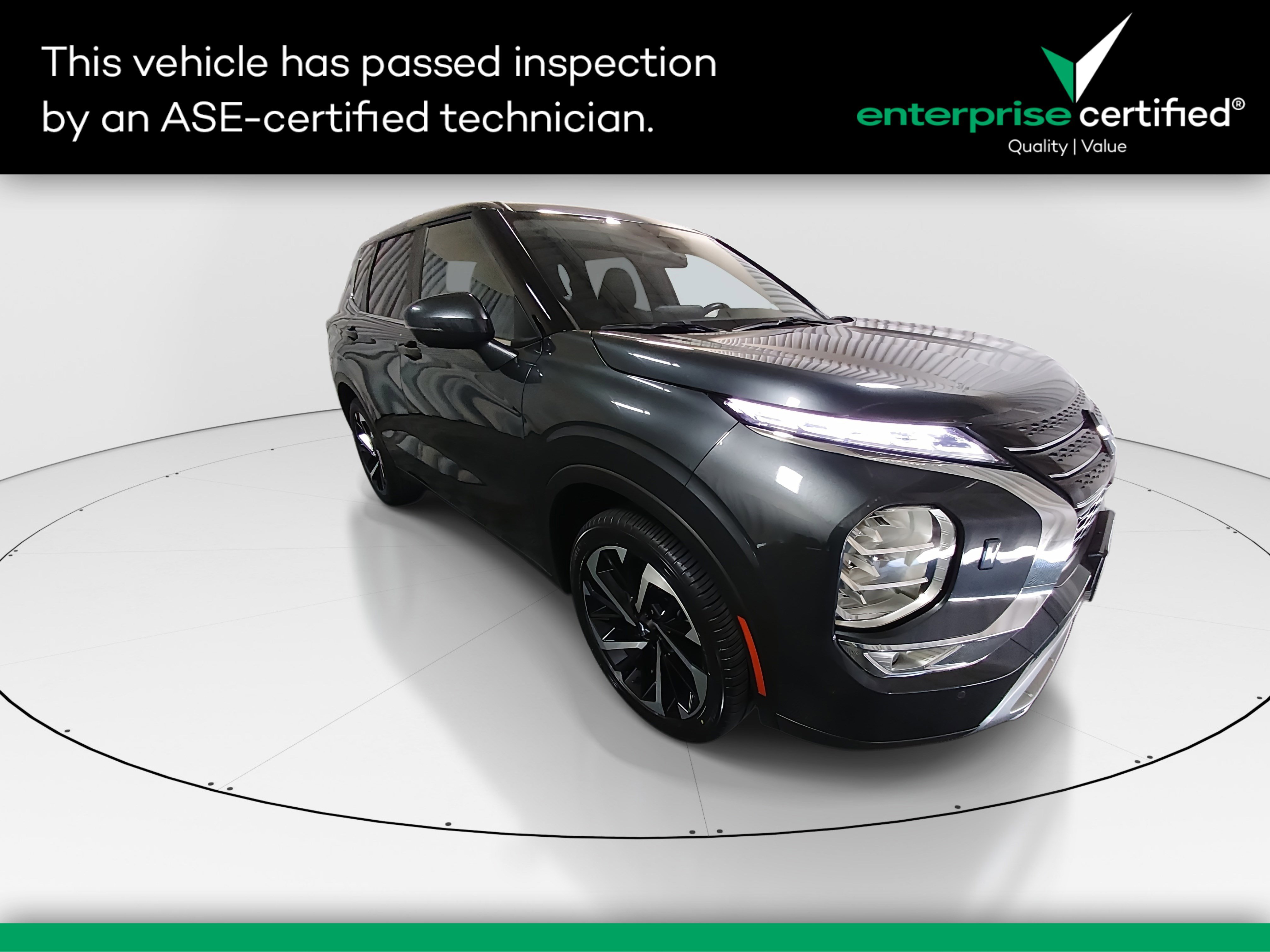 2024 Mitsubishi Outlander SE's photo