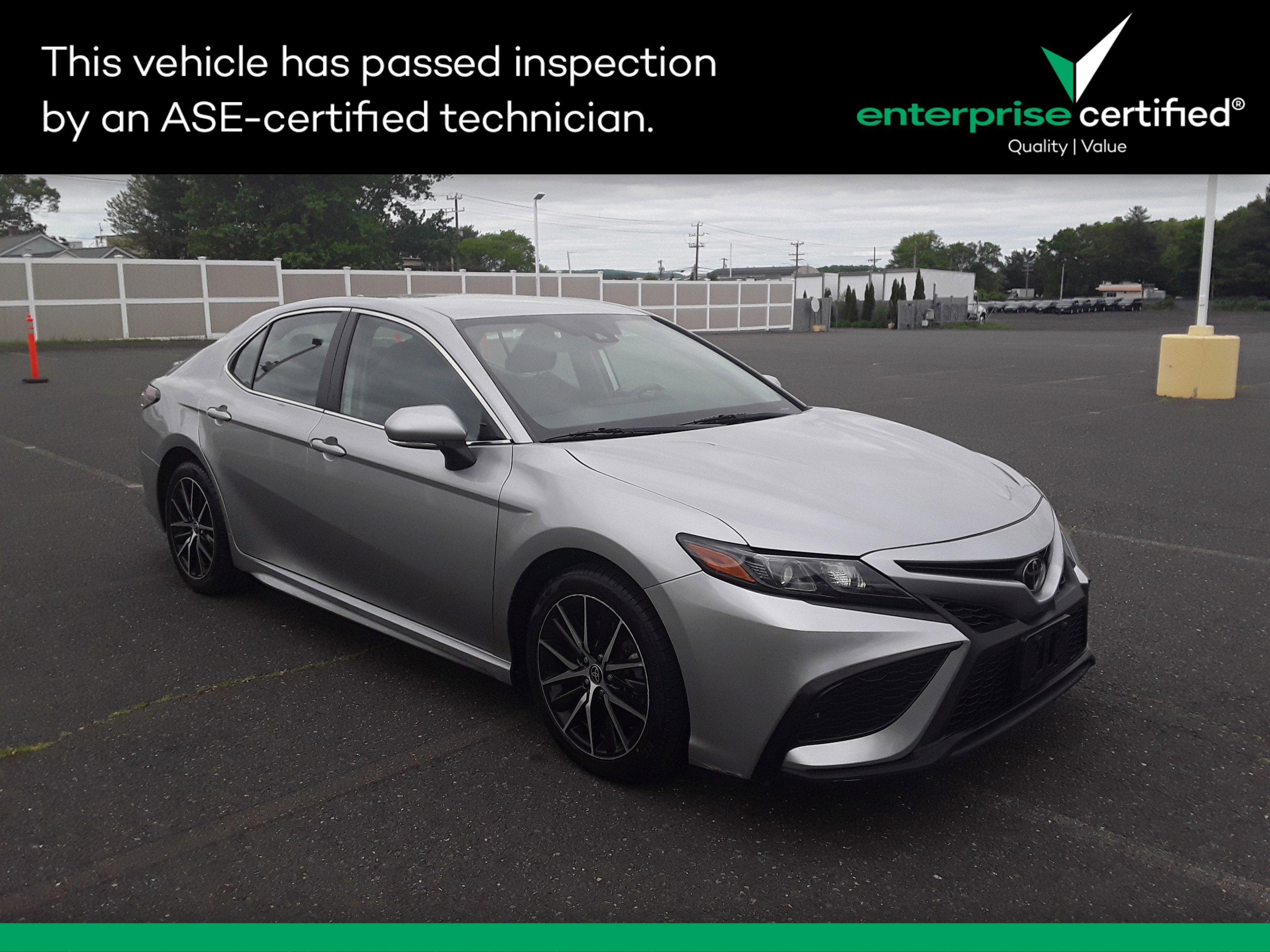 2022 Toyota Camry SE Auto